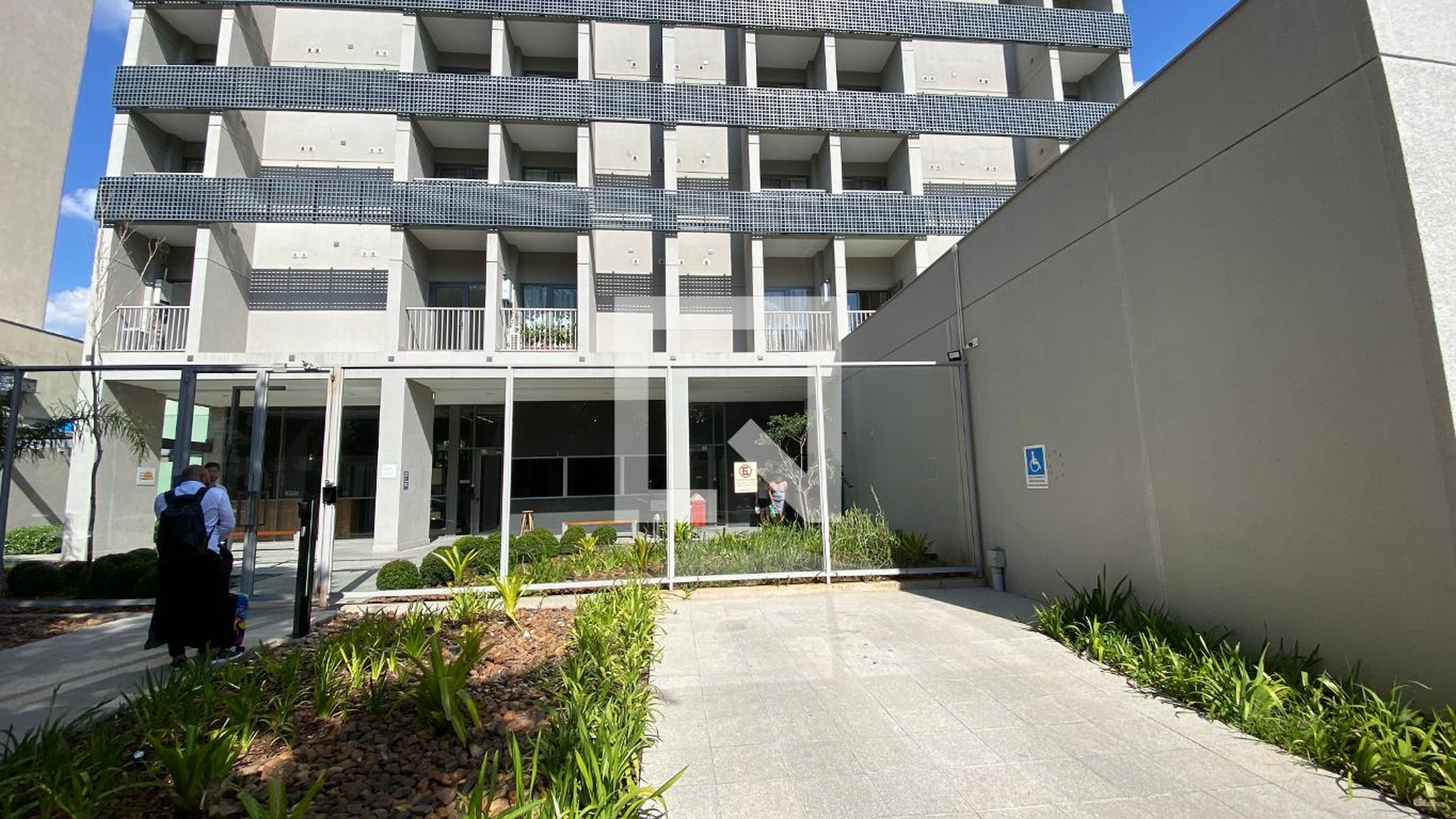 Fachada Condomínio em Rua Fernão Dias, 541