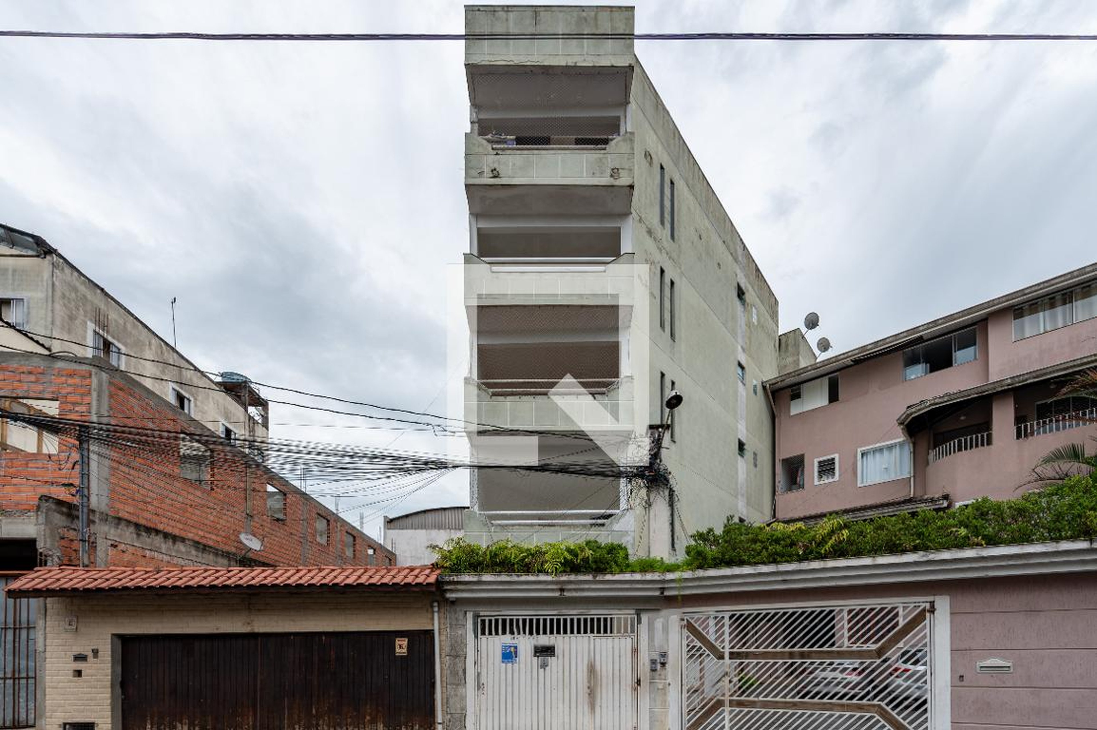 Fachada Condomínio em Rua das Pavanas, 145