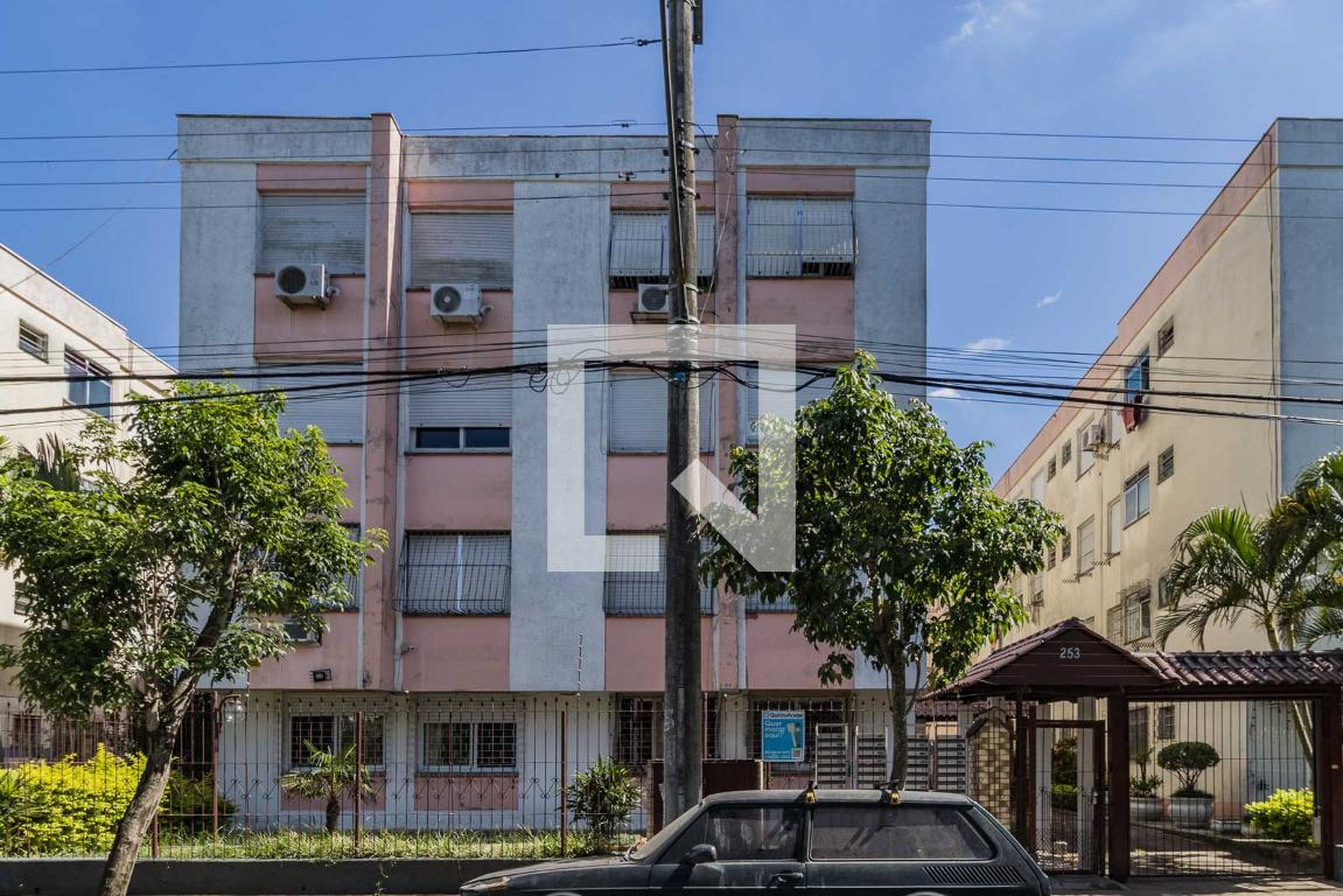 Fachada Condomínio em Rua Carlos Estevão, 253
