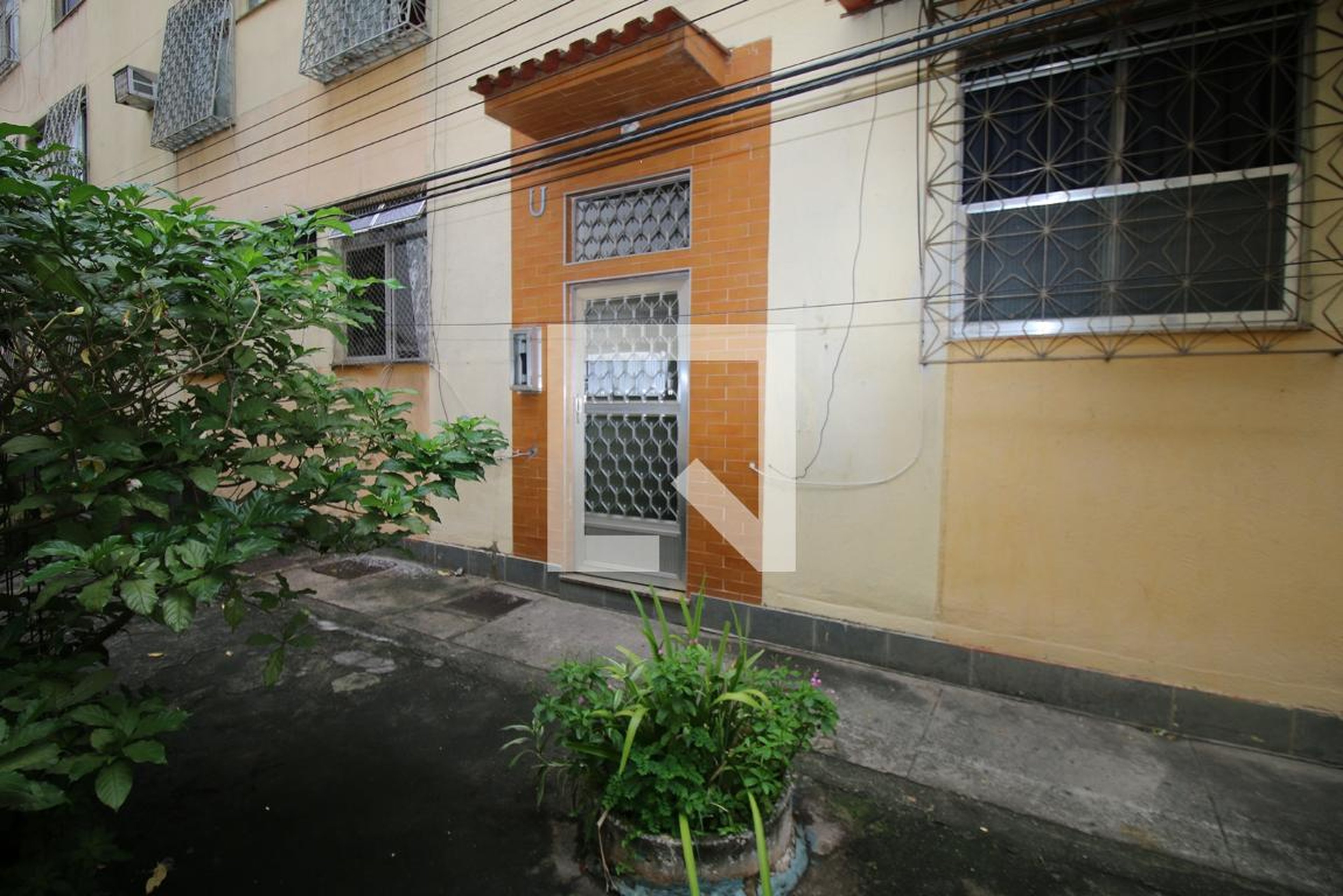 Fachada do Prédio Condomínio em Estrada Adhemar Bebiano, 4063