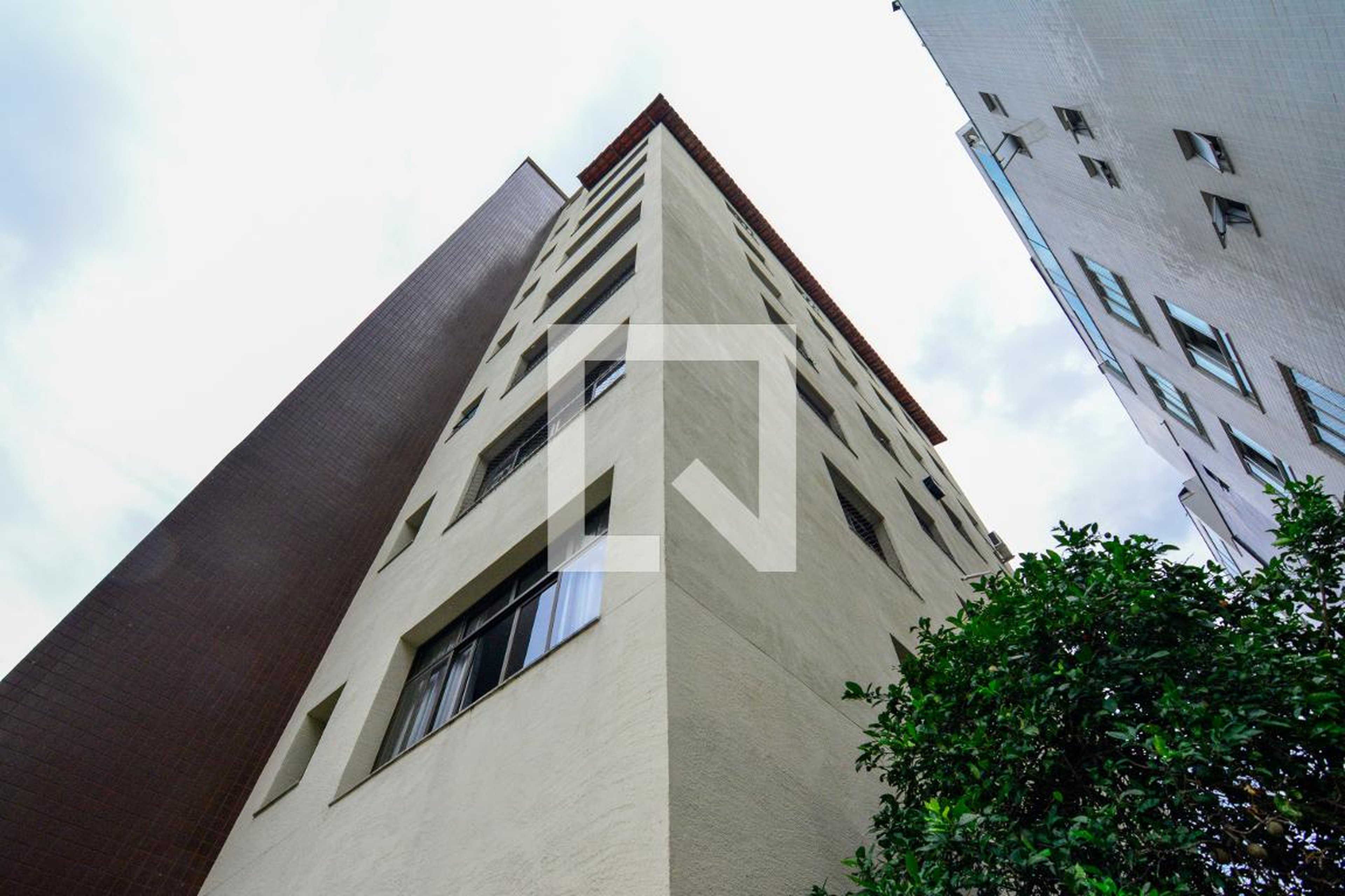 Fachada Condomínio em Rua Maestro José Flôres, 60