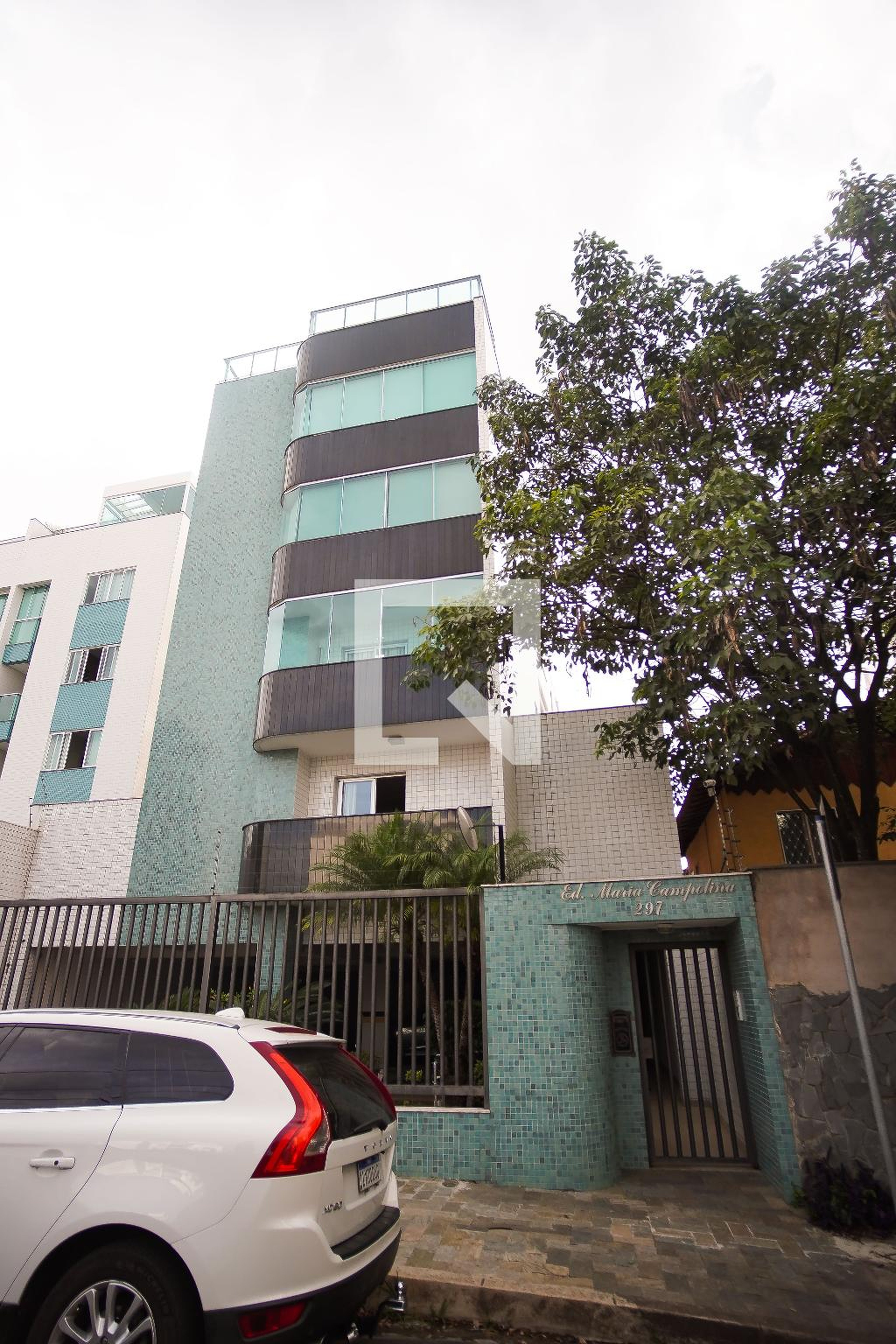 Fachada do Prédio Condomínio em Rua Dona Queridinha, 297