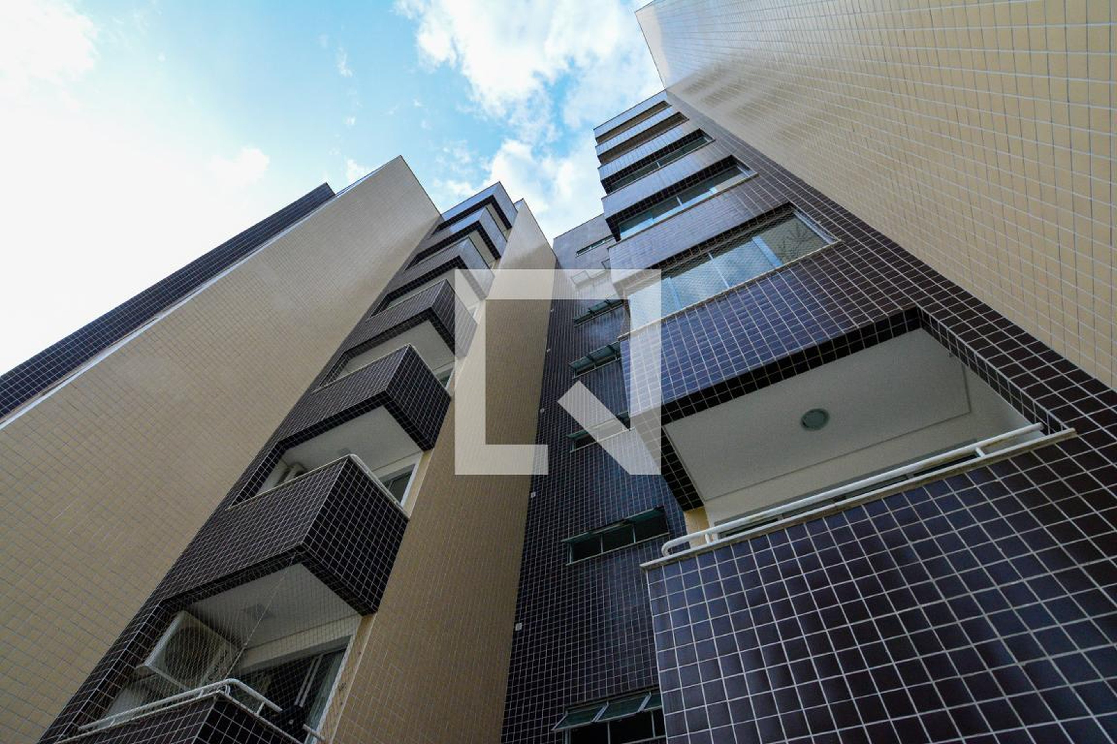 Fachada Condomínio em Rua Josefino Aleixo, 105