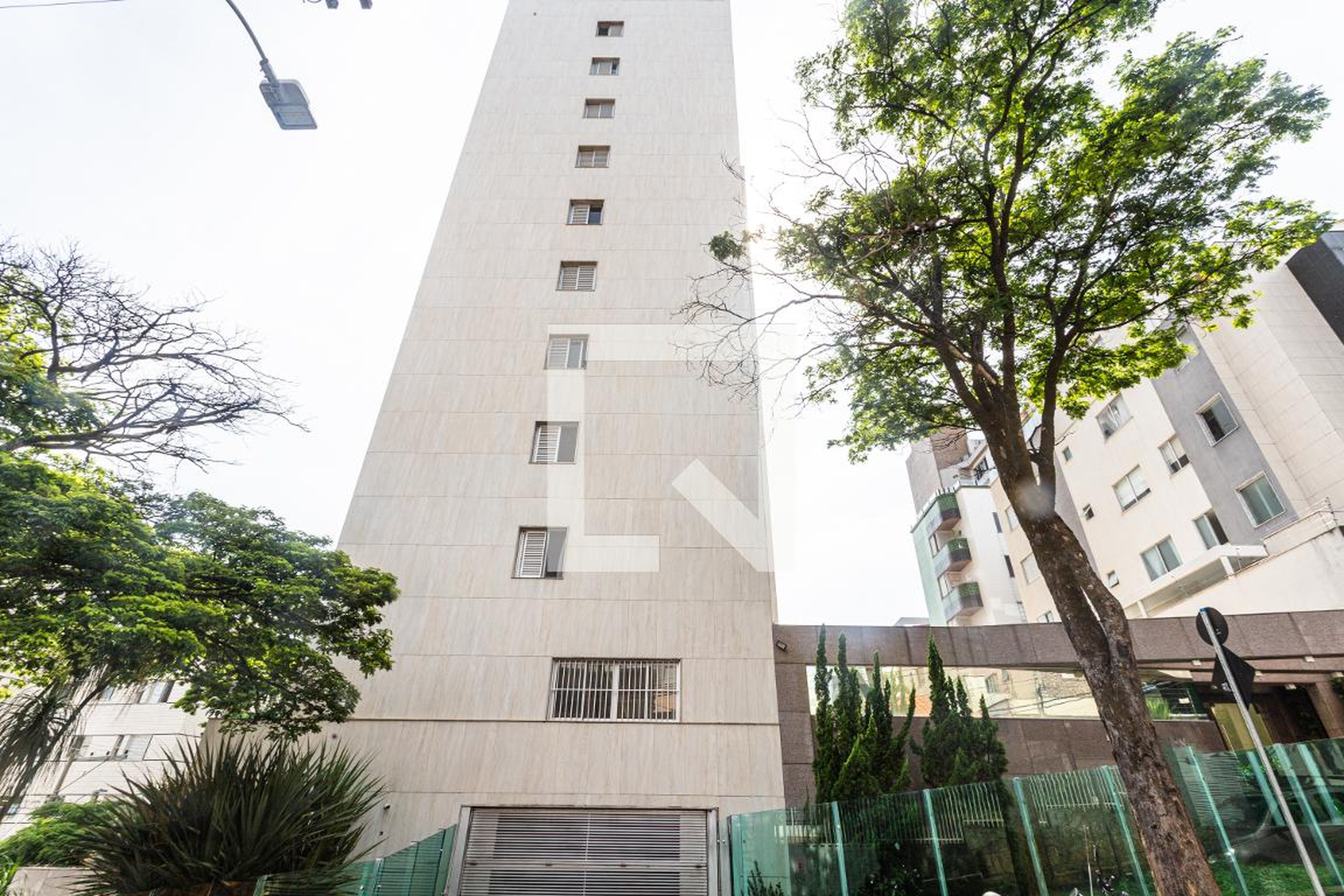 Fachada Condomínio em Rua Quintiliano Silva, 351