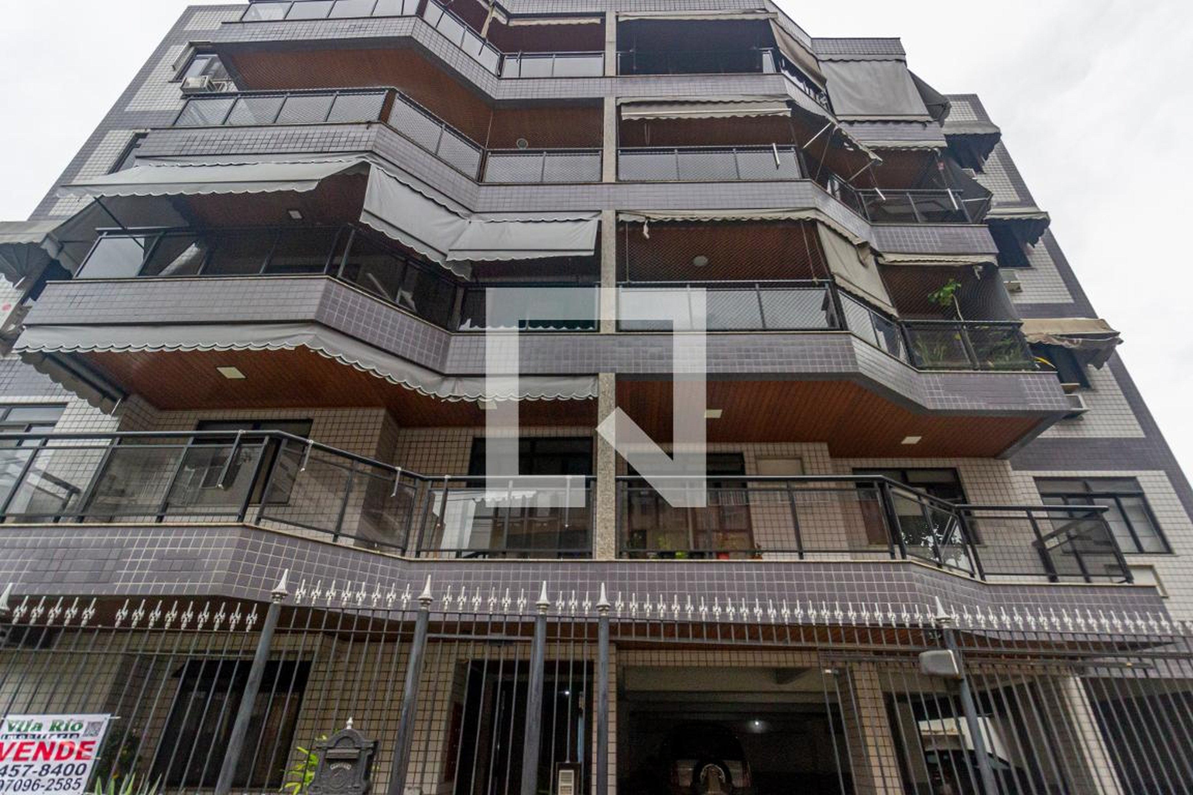 Fachada Condomínio em Rua Luperce Miranda, 20