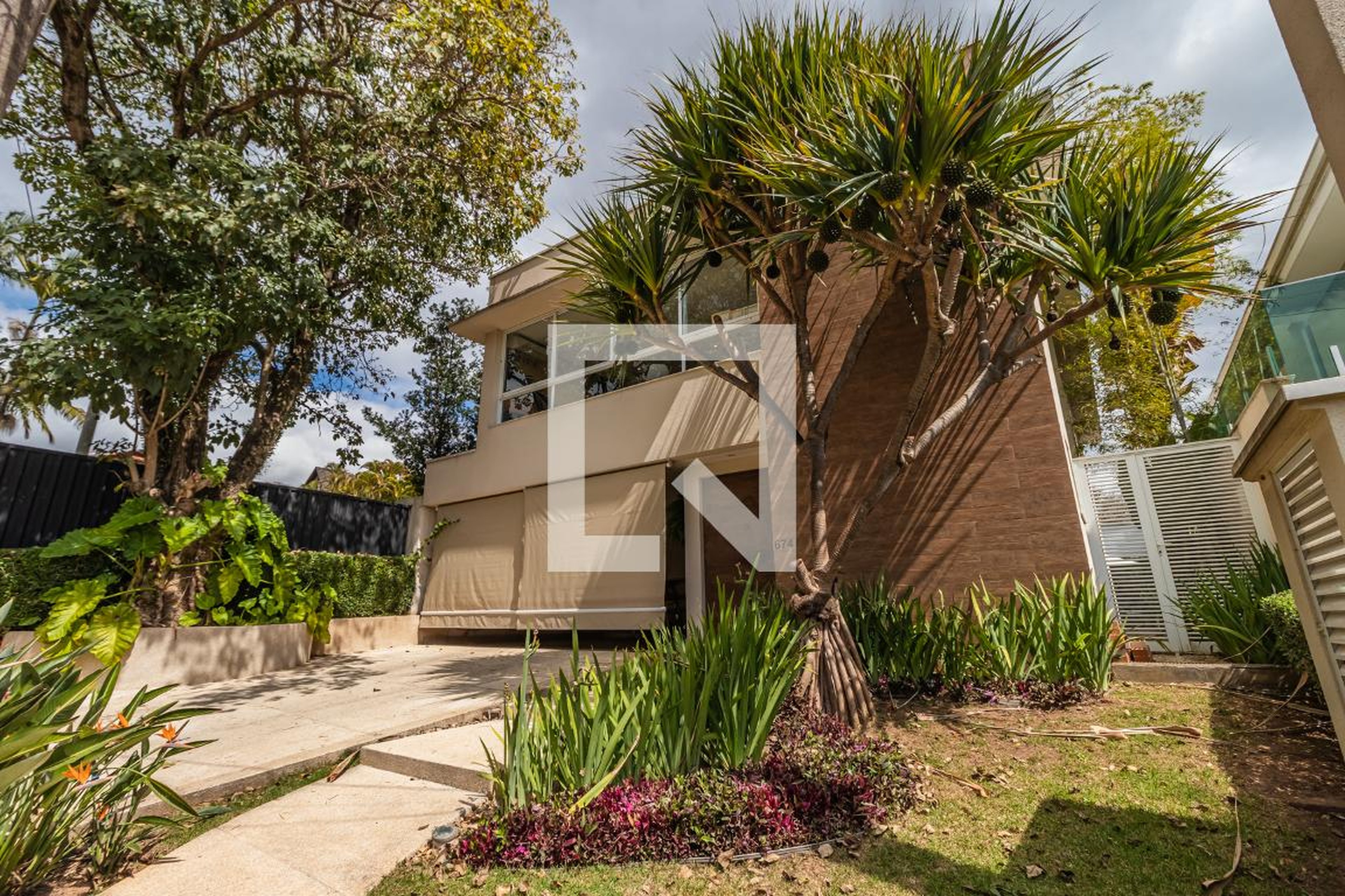 Fachada Condomínio Alphaville Residencial 3