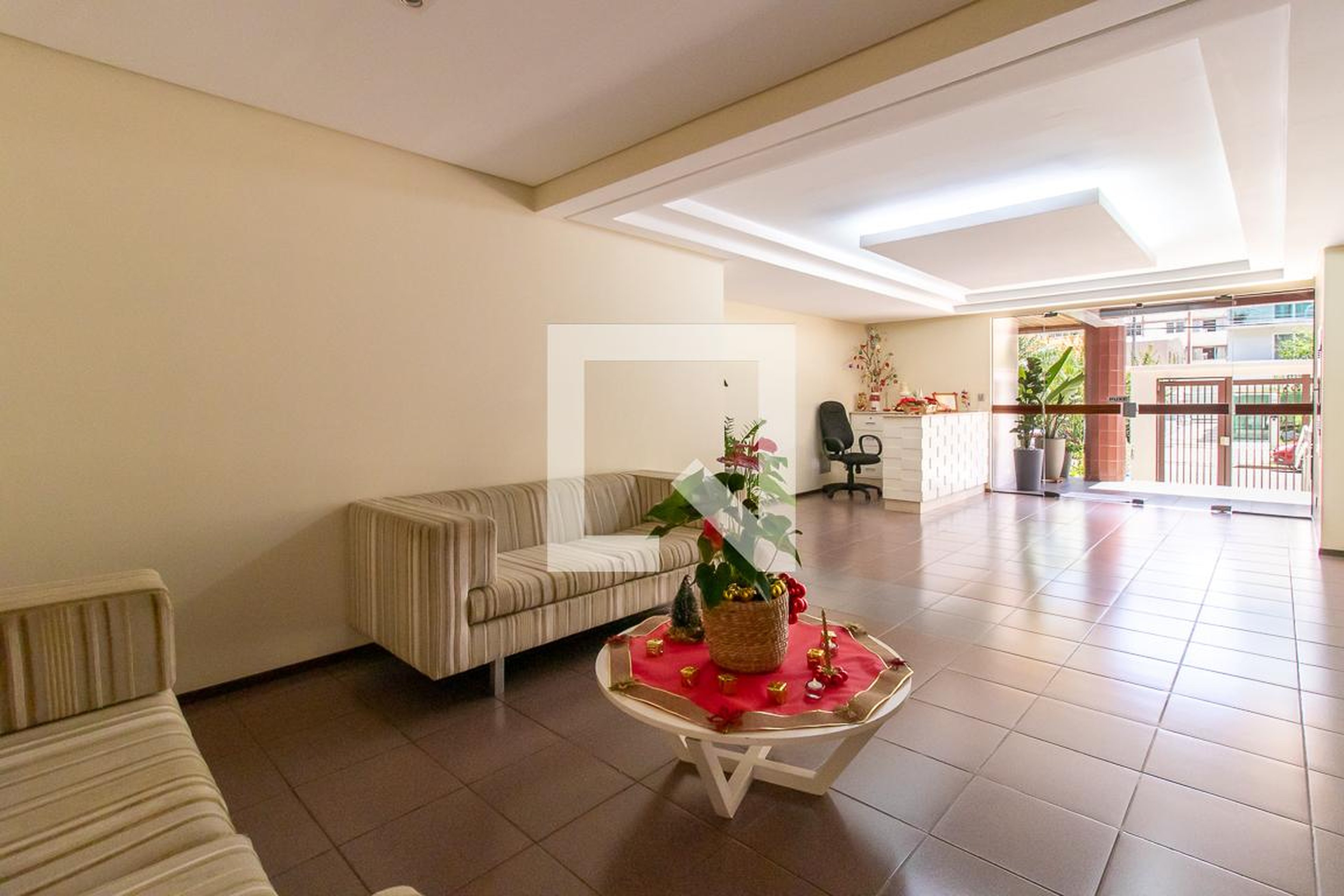 Hall de entrada Condomínio em Rua Sete de Abril, 1280