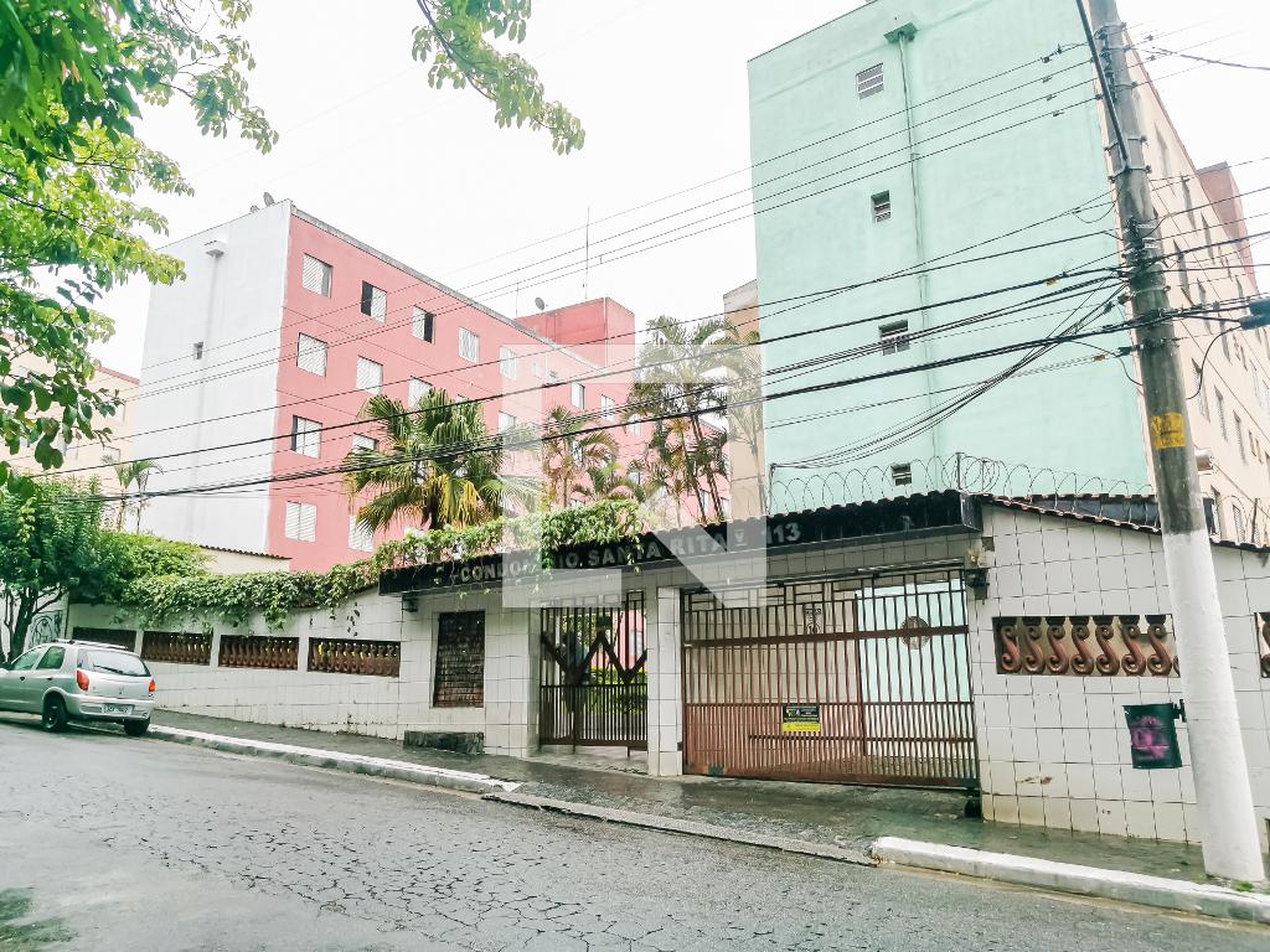 Fachada Condomínio em Rua Padre Vitor Mariano, 136