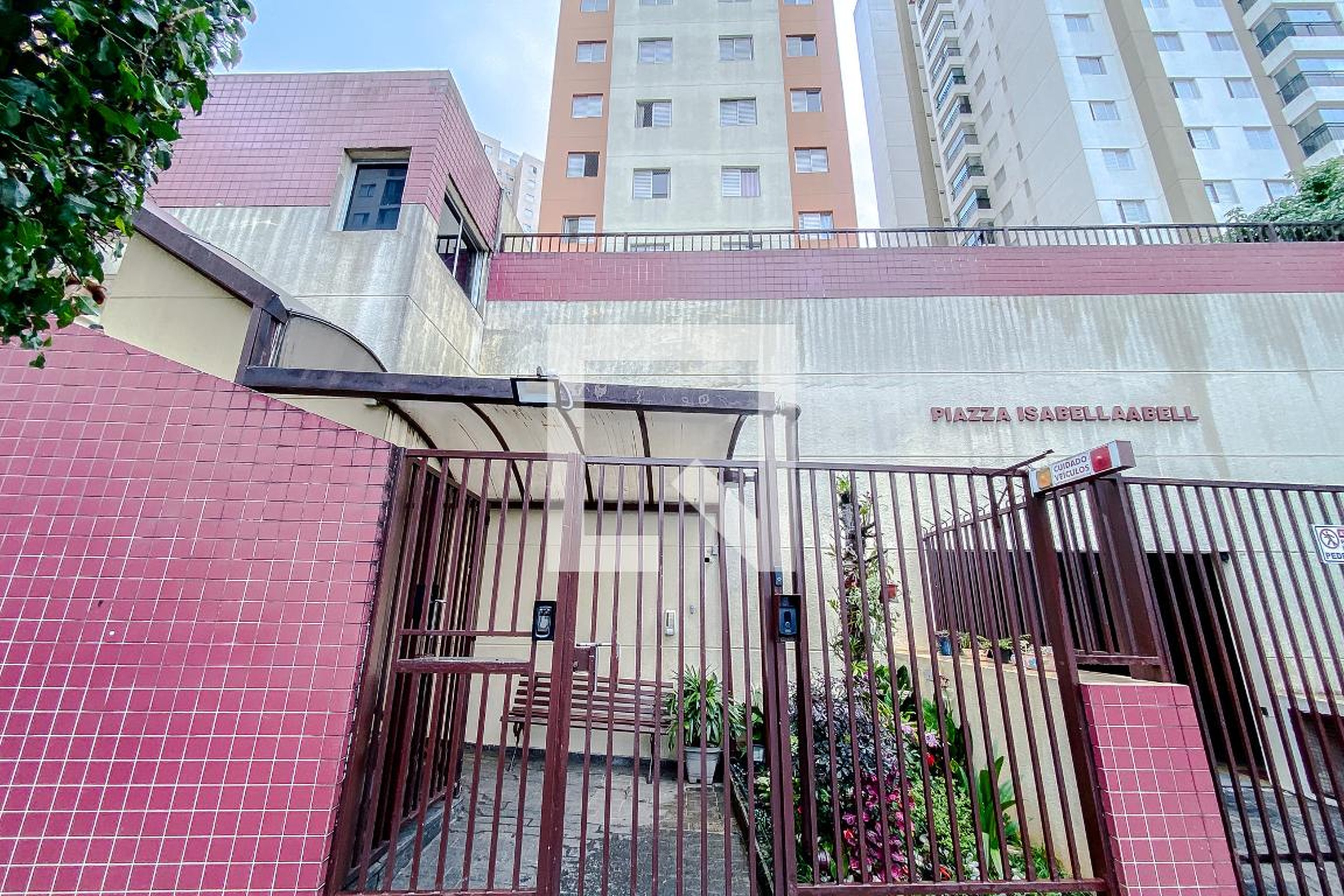 Fachada Condomínio em Rua Capitão Pacheco e Chaves, 1775