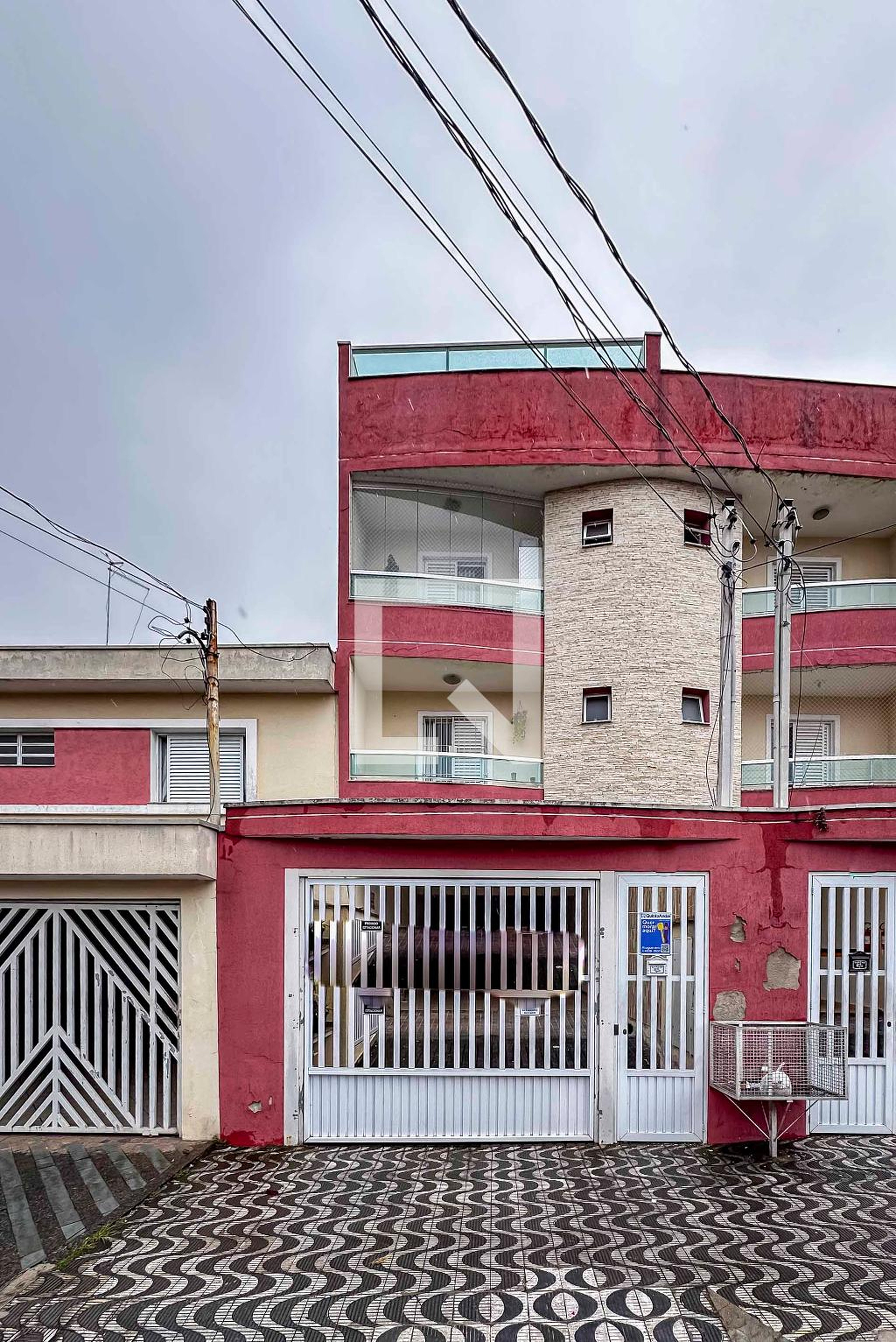 Fachada Condomínio em Rua Américo Vespúcio, 172