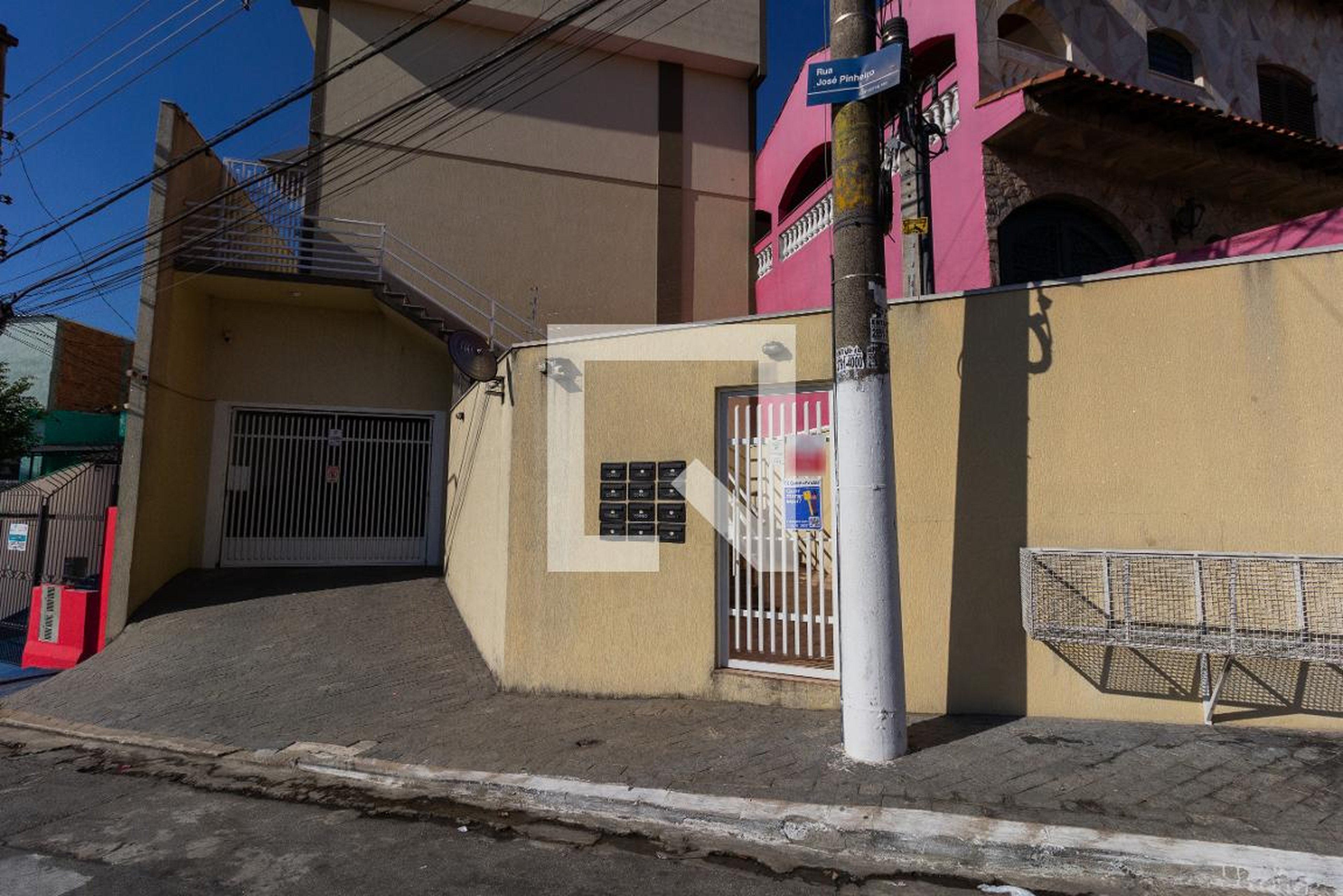 Fachada Condomínio em Rua José Pinheiro, 58