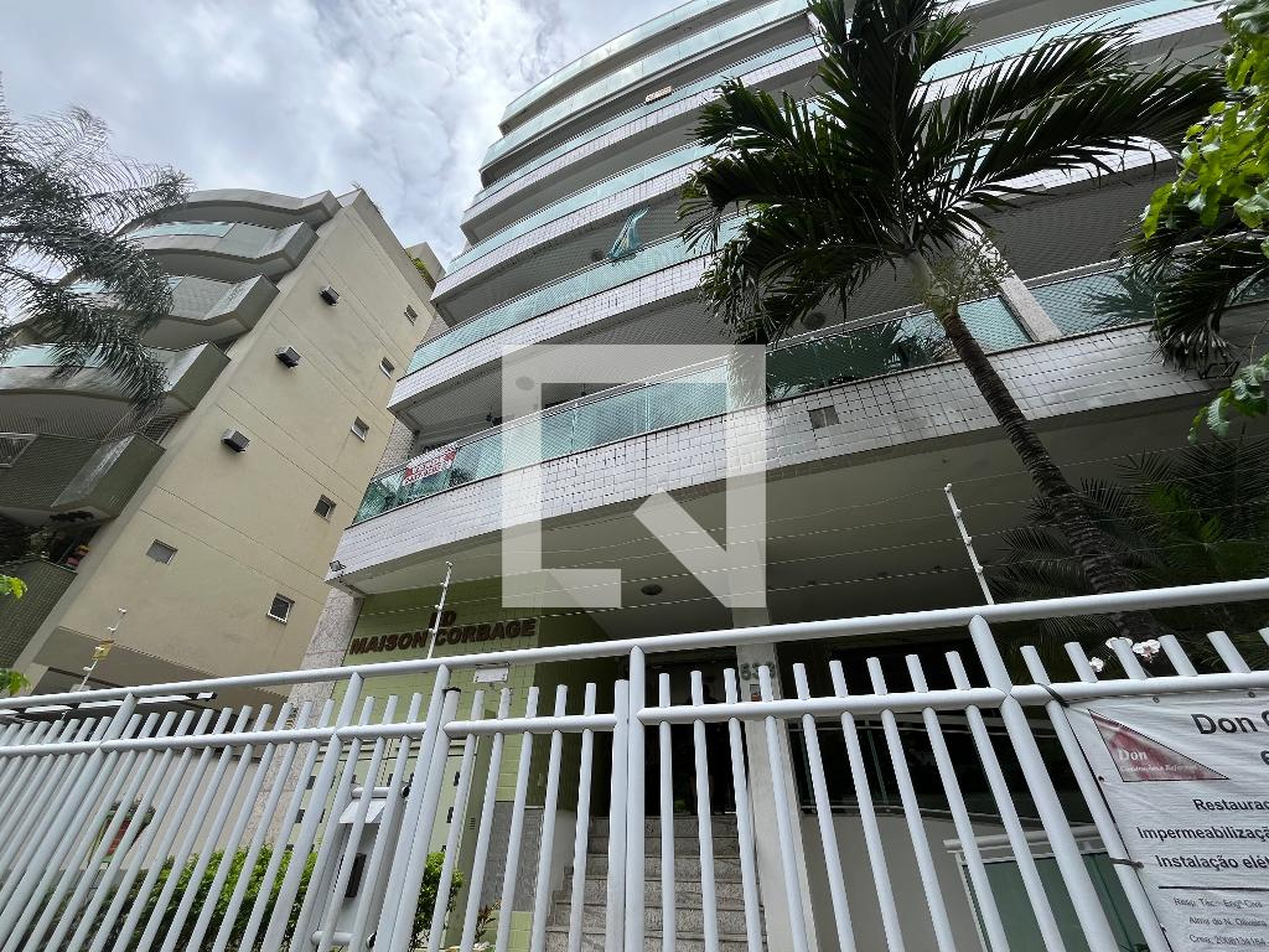 Fachada Condomínio Maison Corbage