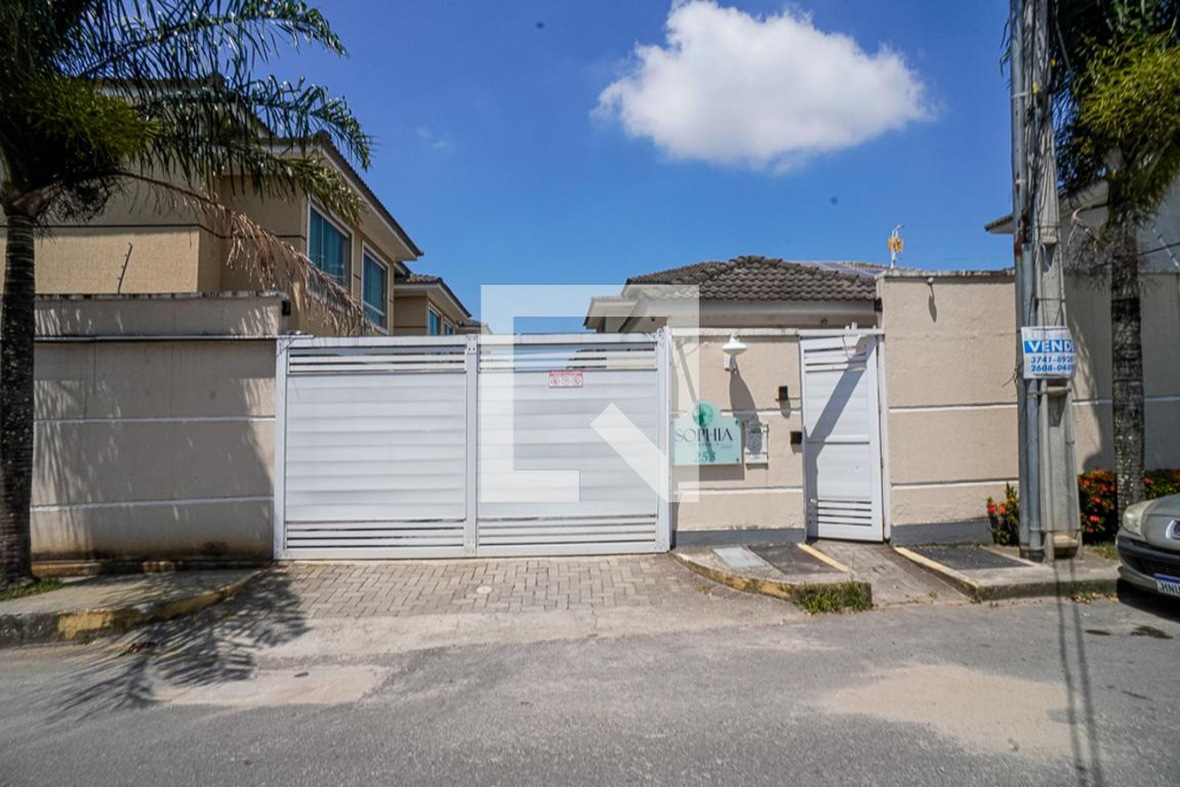 Entrada Condomínio em Avenida General Atratino Cortês Coutinho, 253