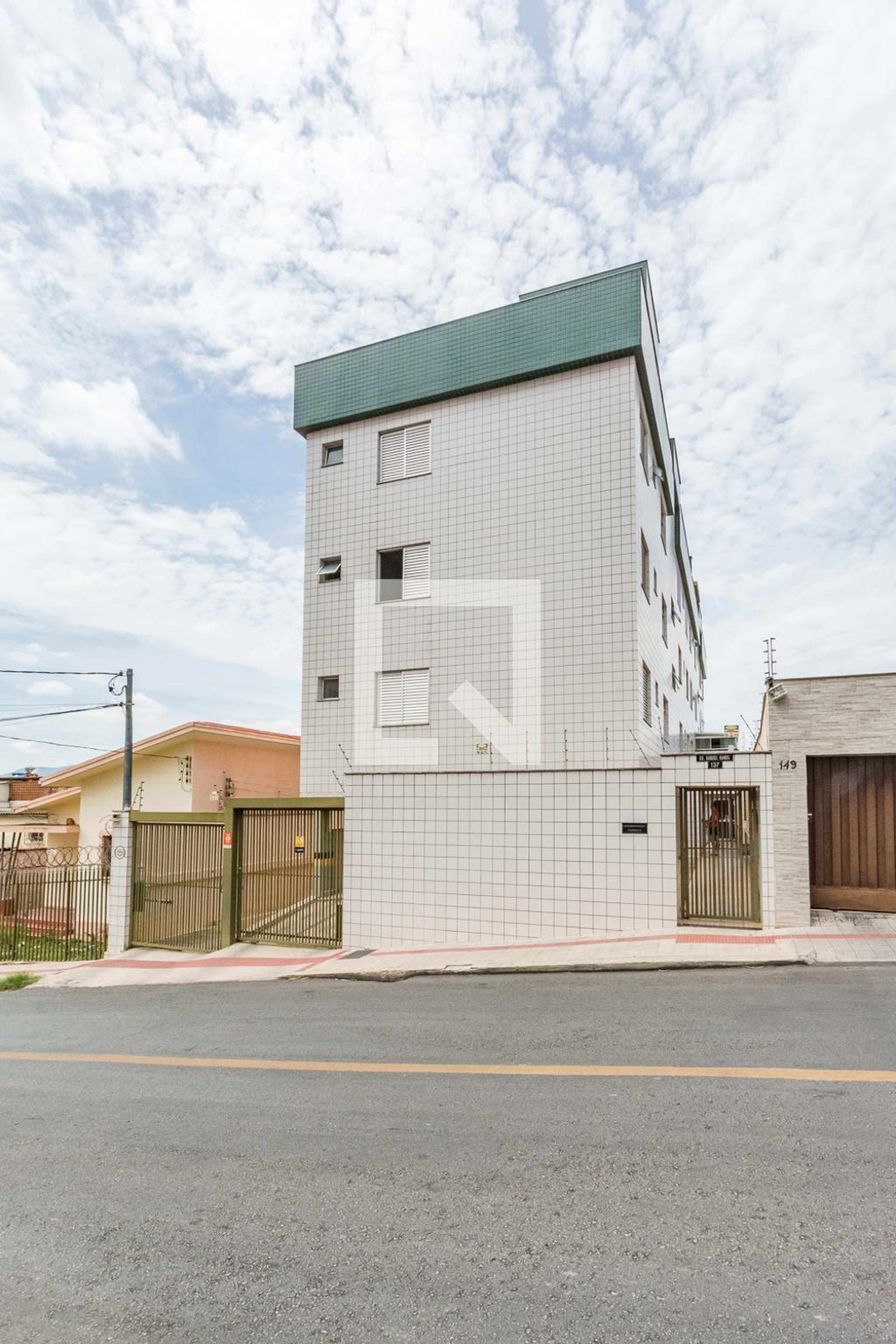 Fachada Condomínio em Rua Desembargador Tinoco, 137