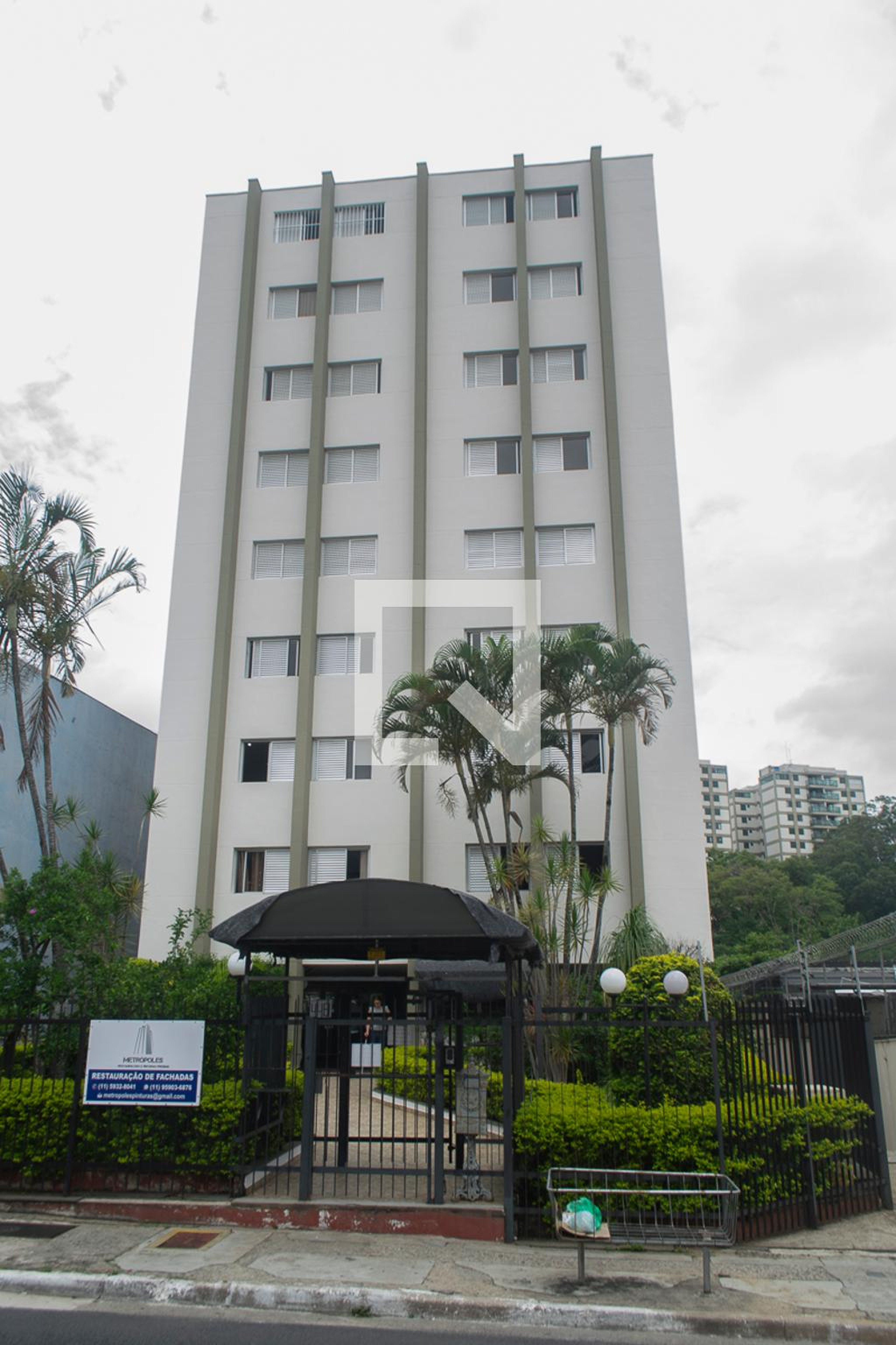 Fachada Condomínio em Rua Ires Leonor, 448