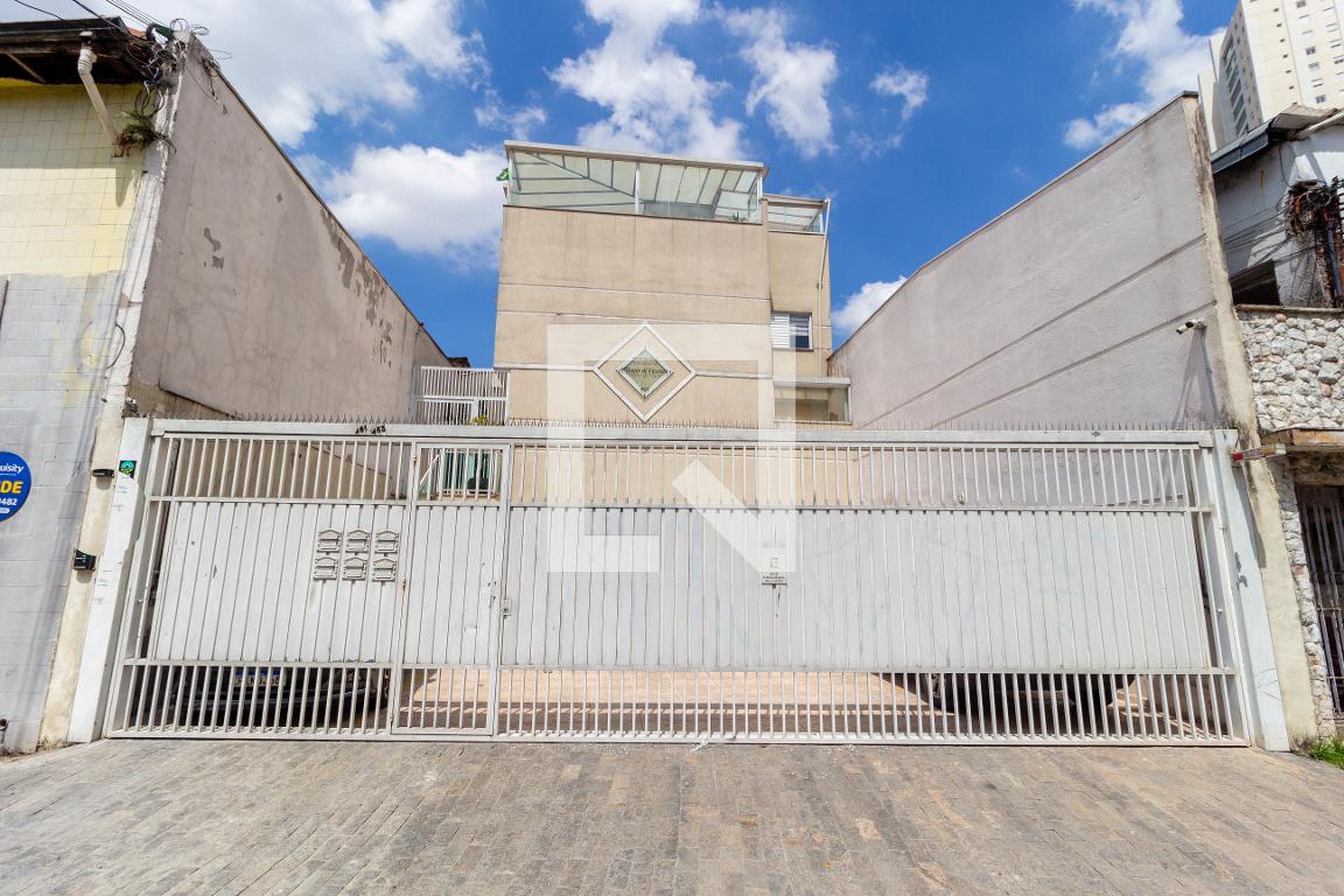 Fachada Condomínio em Rua Pirajá, 461