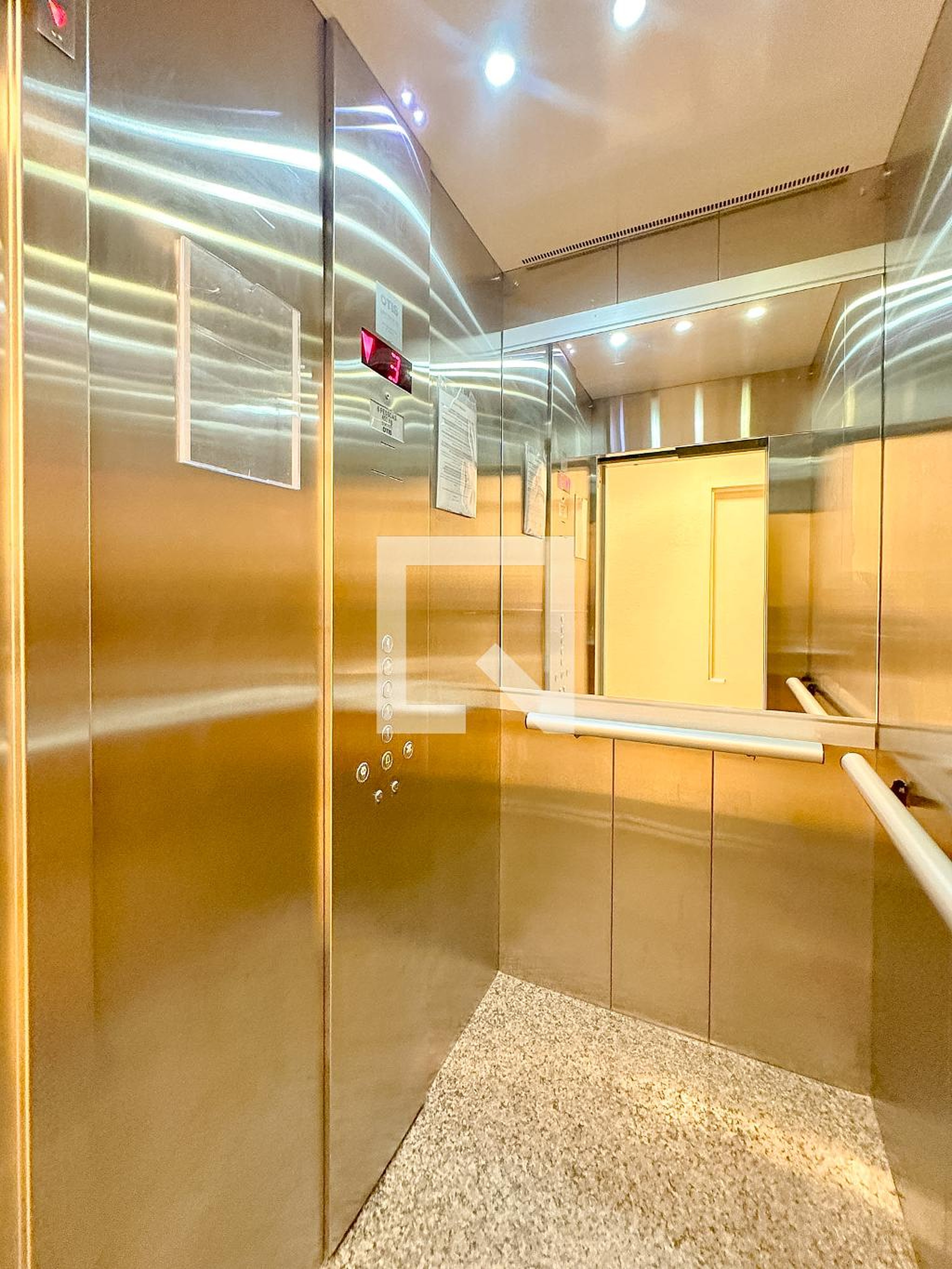 Elevador - Residencial Paris