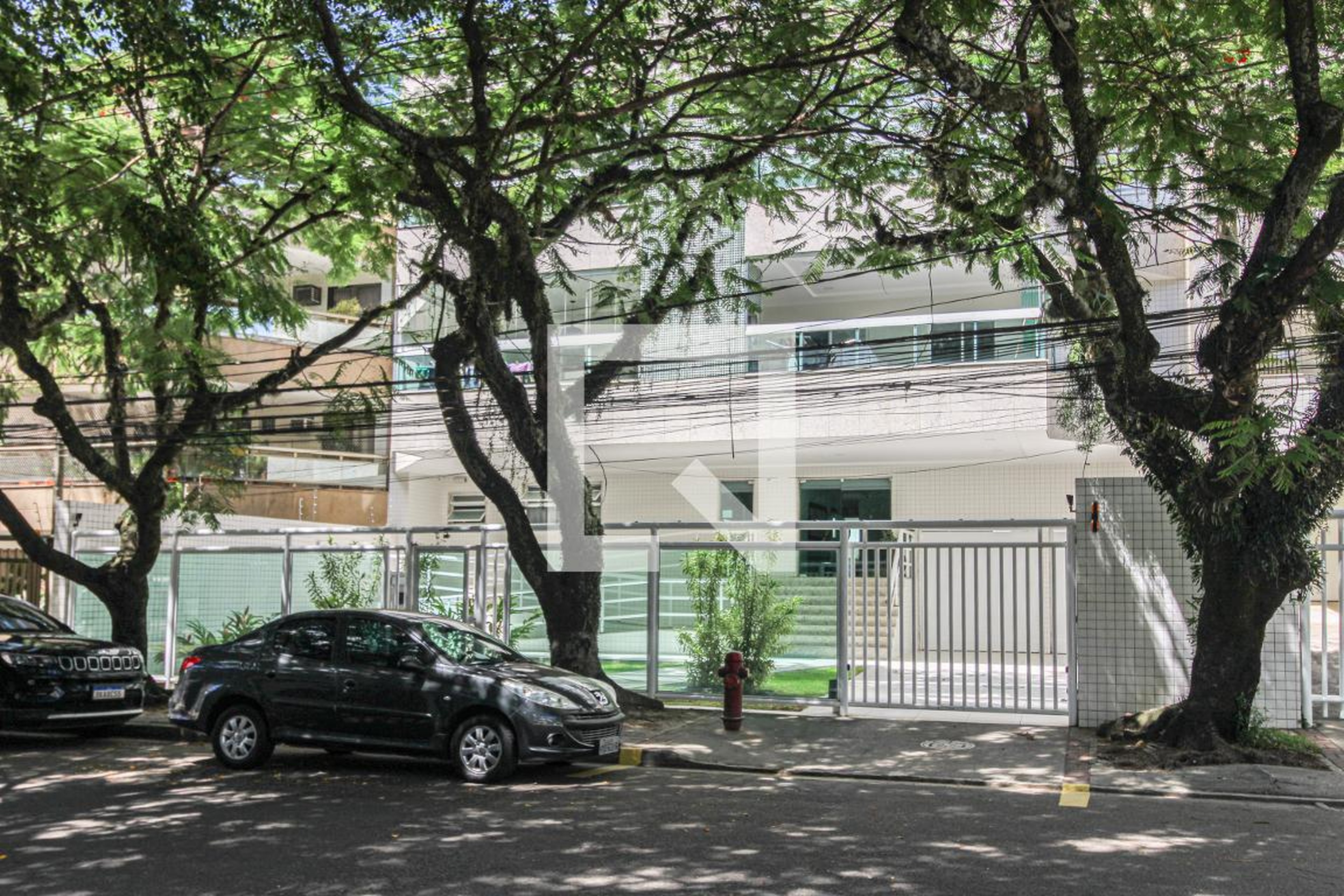 Fachada Condomínio em Rua Roberval Cordeiro de Farias, 357