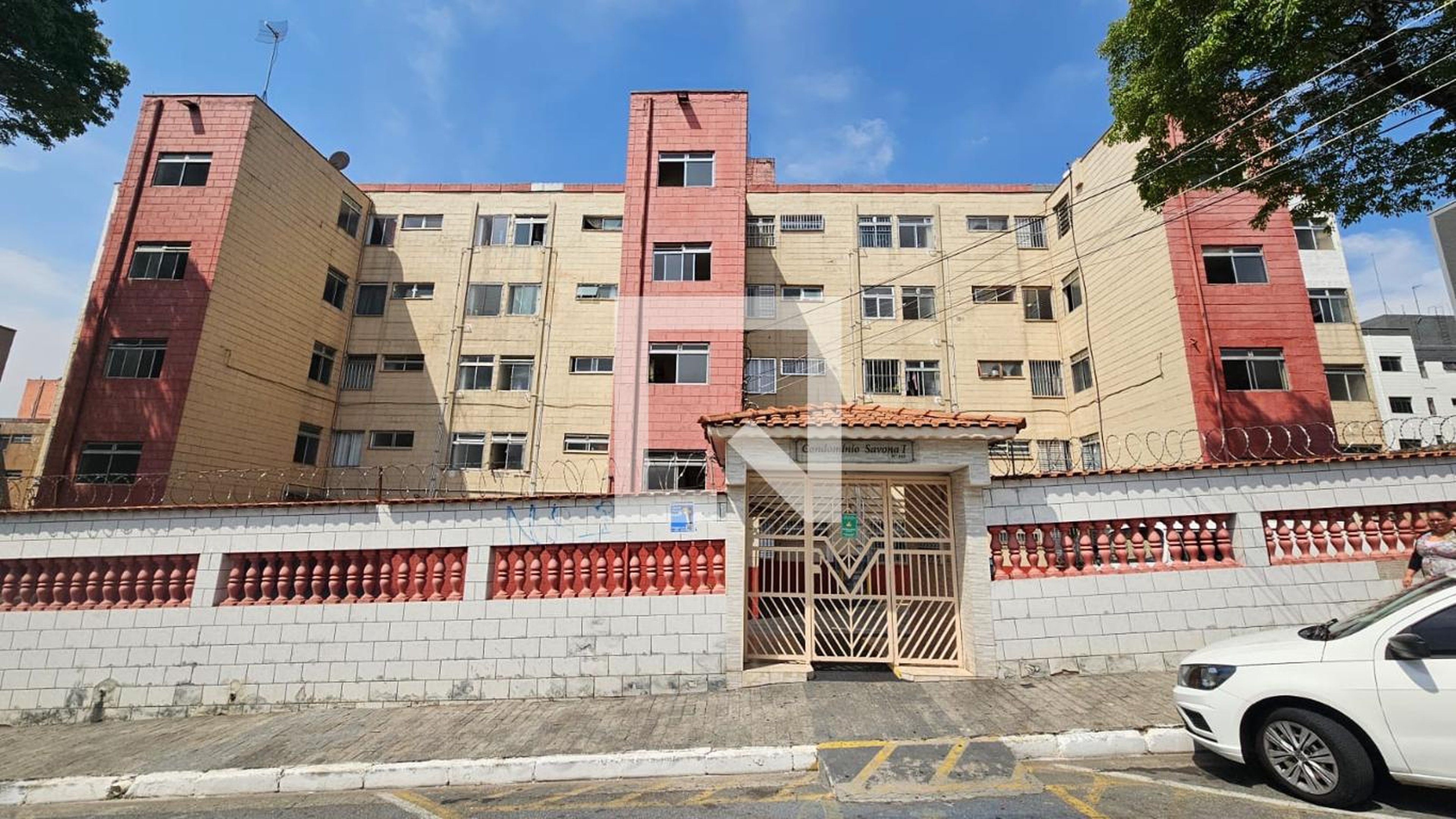 Fachada Condomínio em Rua Andréa Feliciano, 142