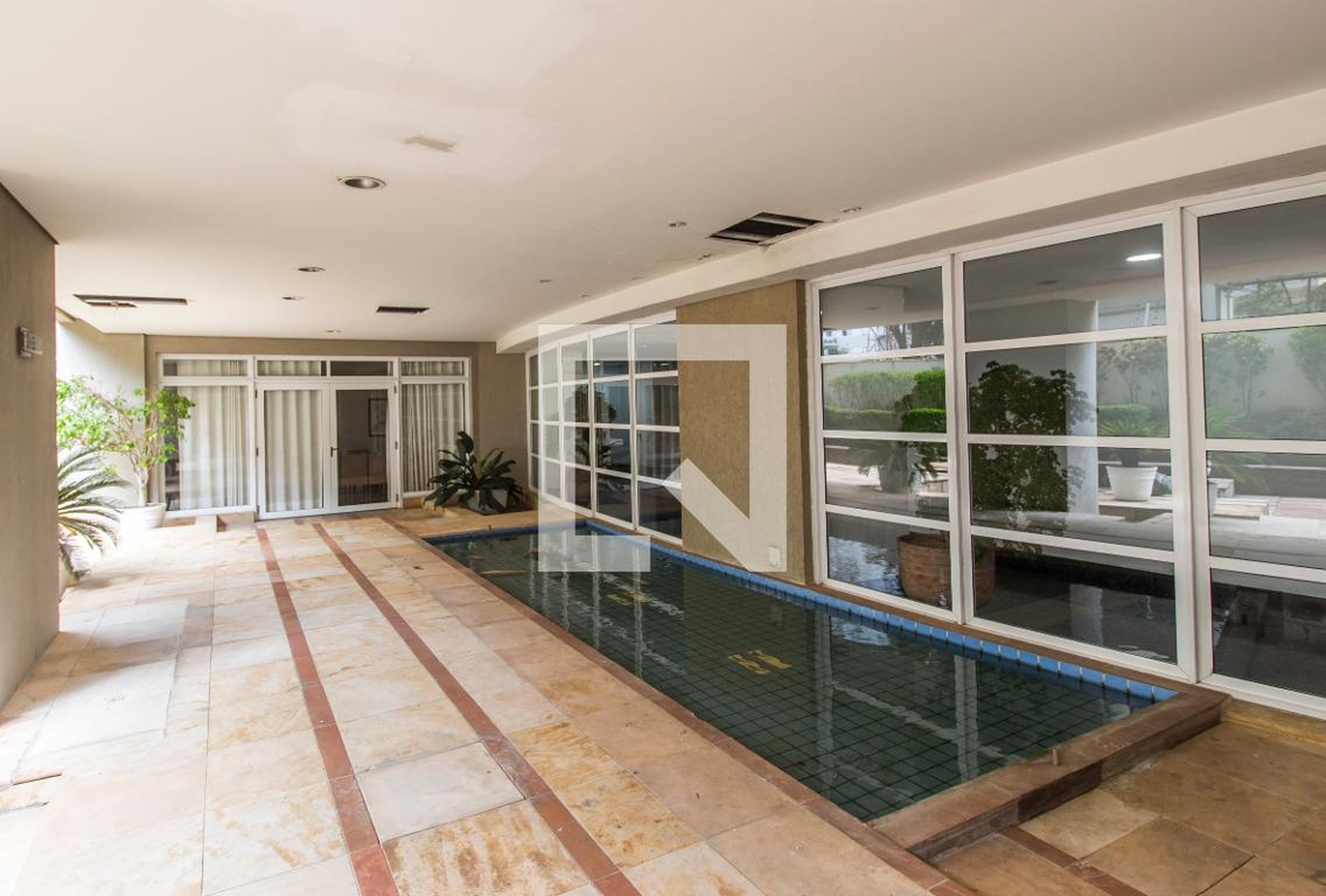 Hall social Condomínio em Alameda Grajaú, 18