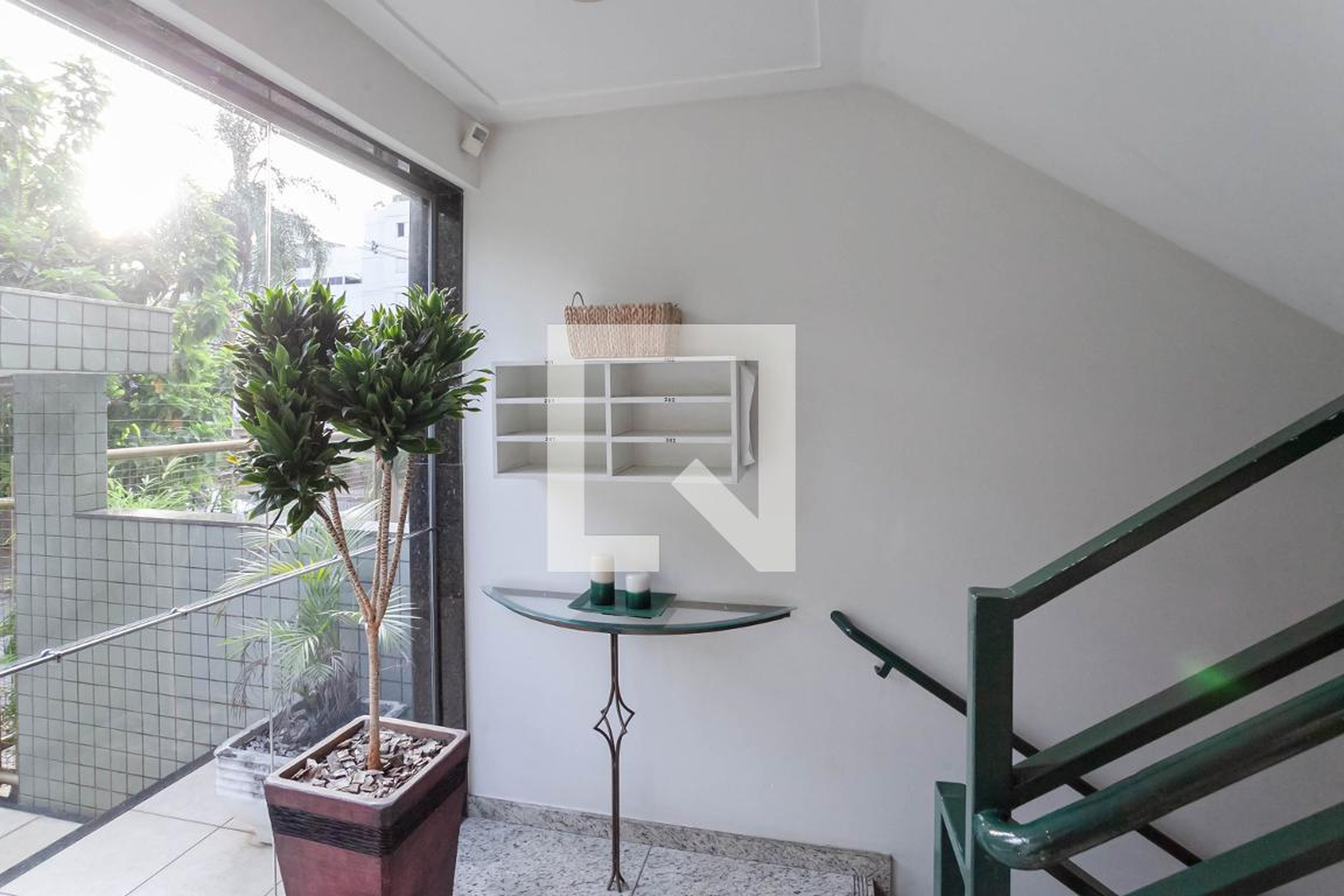 Entrada Condomínio em Rua Castelo de Belmonte, 370