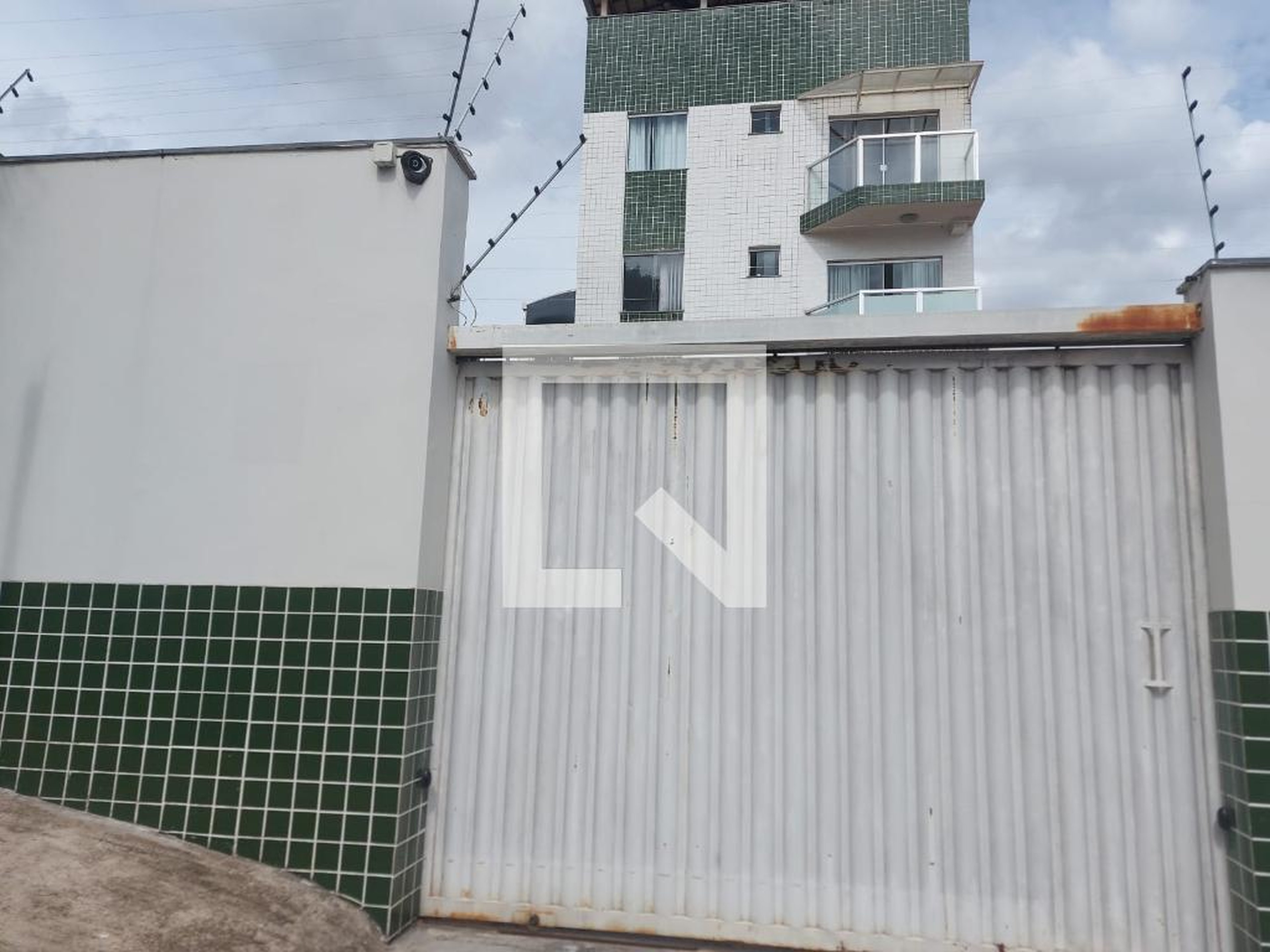 Fachada Condomínio em Rua Juventino Dias, 175