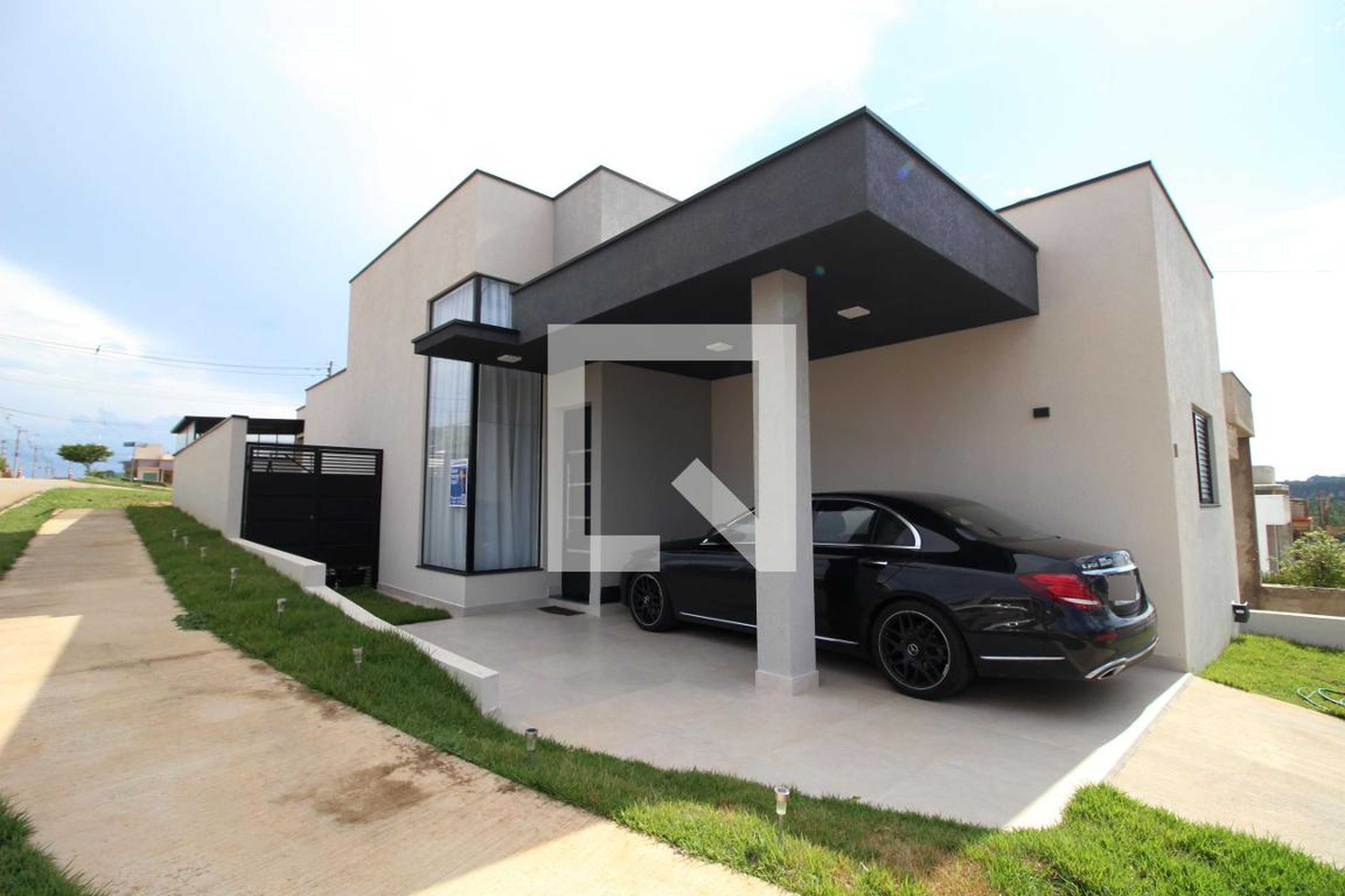 Fachada Condomínio em Rua Maria Trujillo Machado, 11