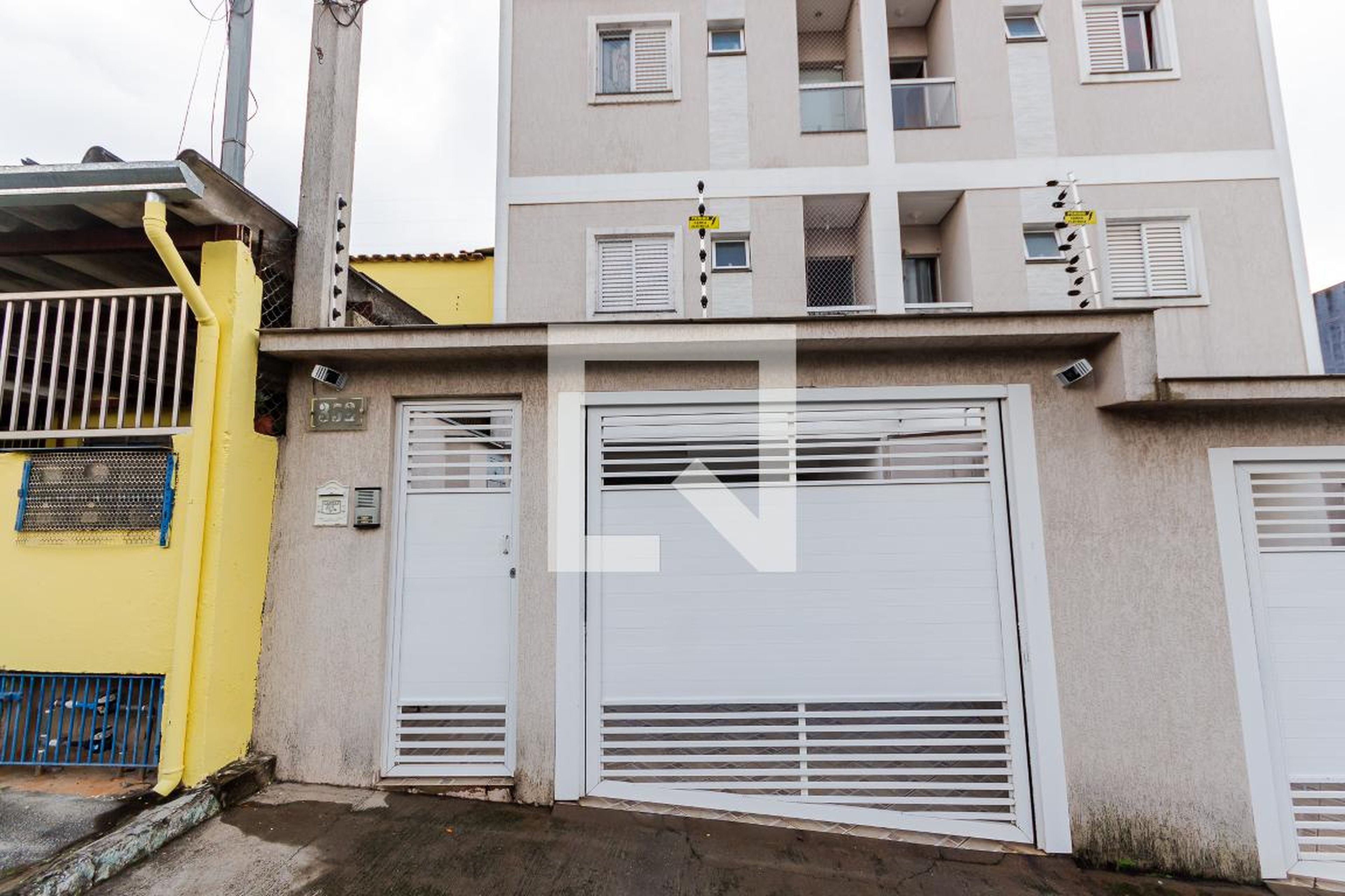 Fachada Condomínio em Rua Osório de Almeida, 352