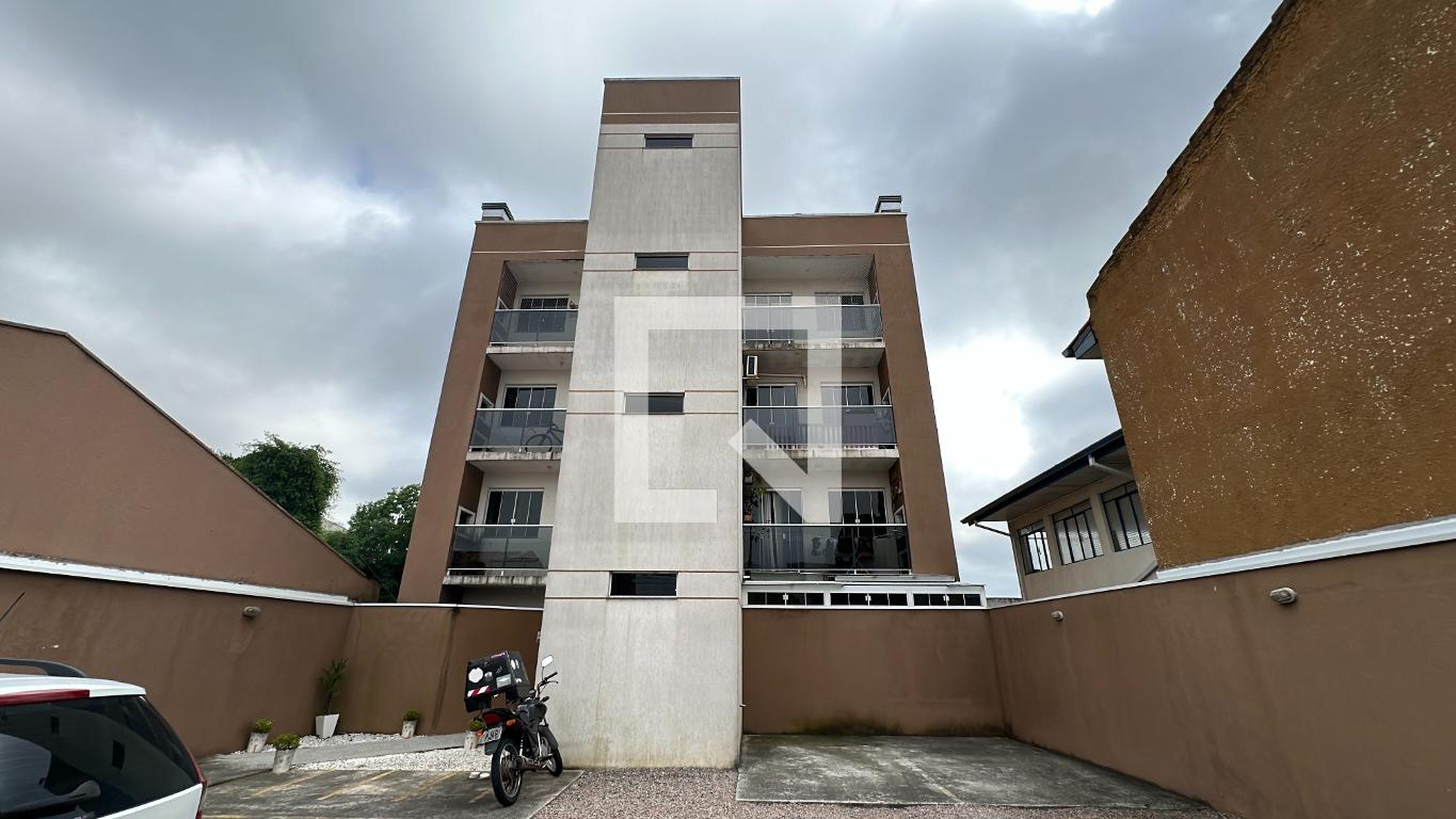 Fachada do Prédio Condomínio em Rua dos Lírios, 1031