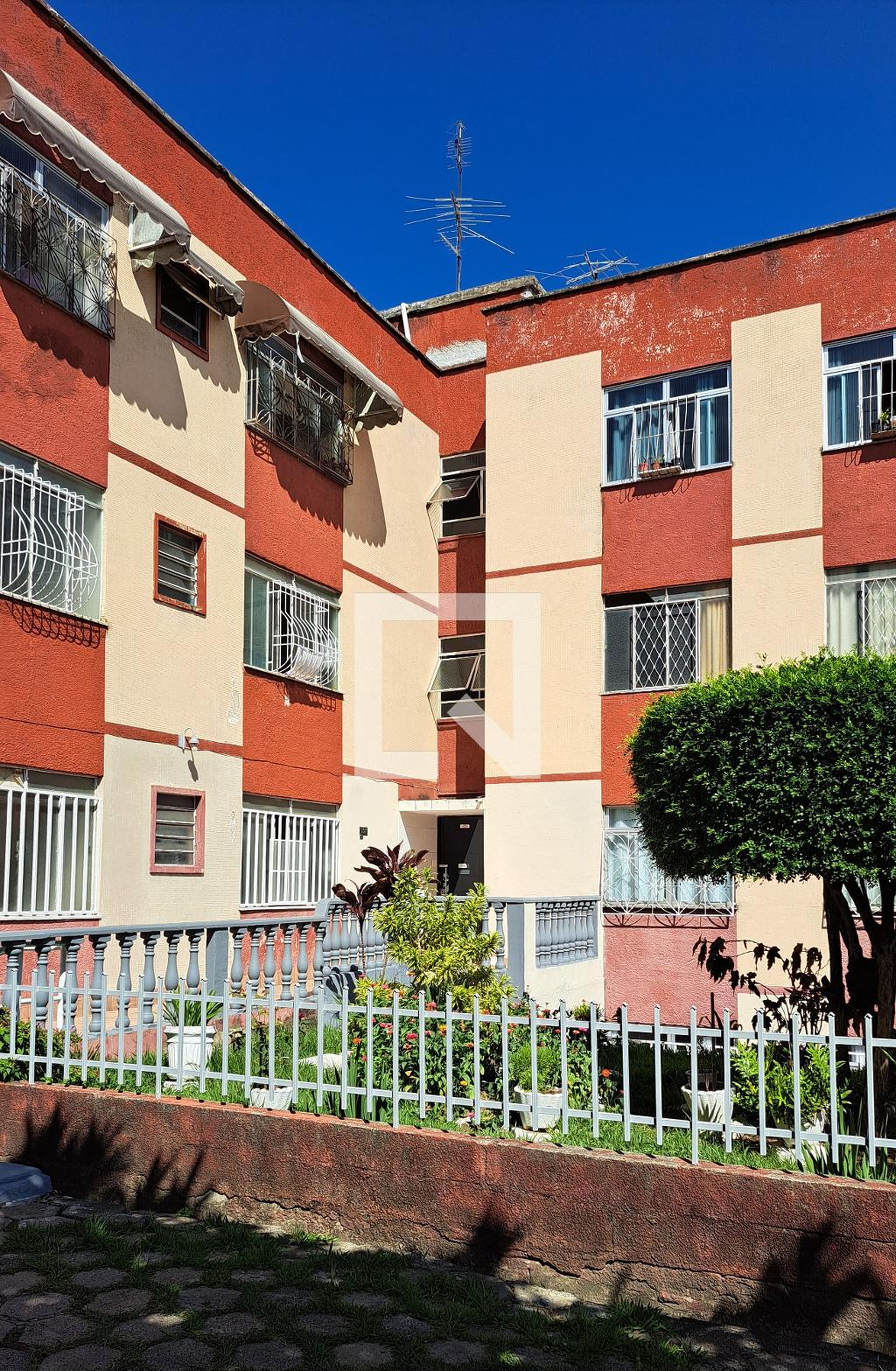 Fachada Condomínio em Rua Uirapiana, 157