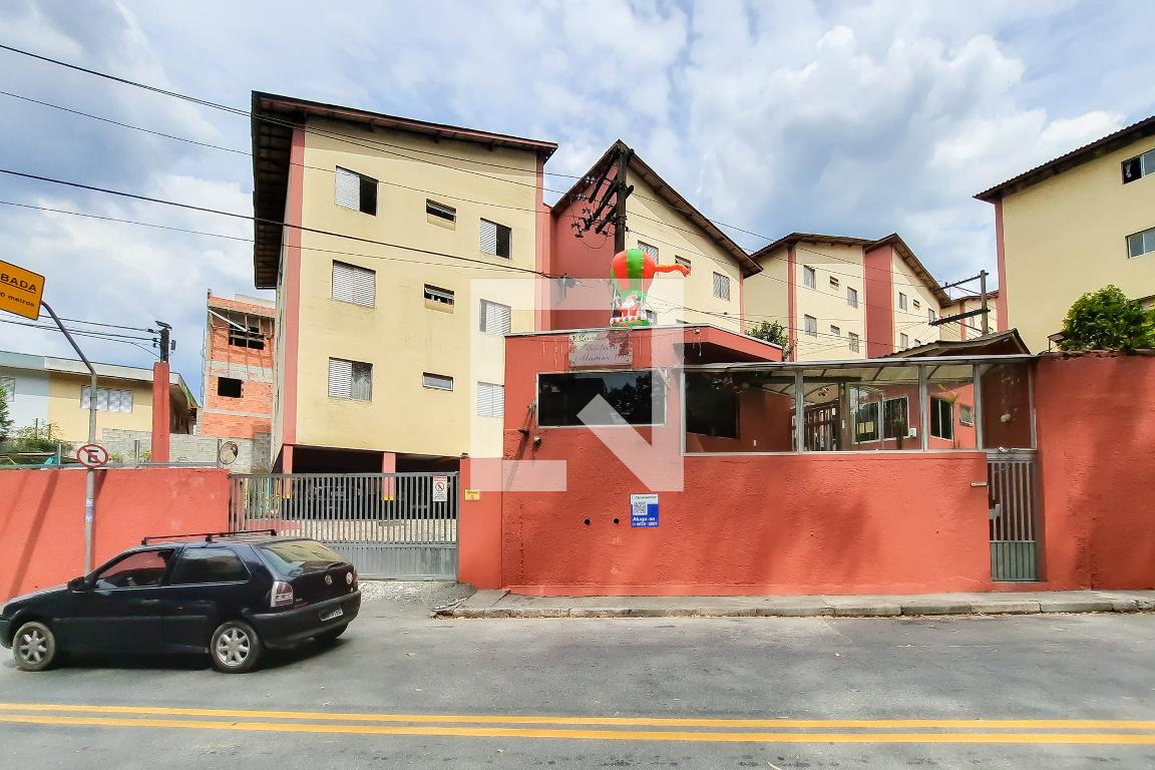 Fachada Condomínio em Rua Miro Vetorazzo, 1290