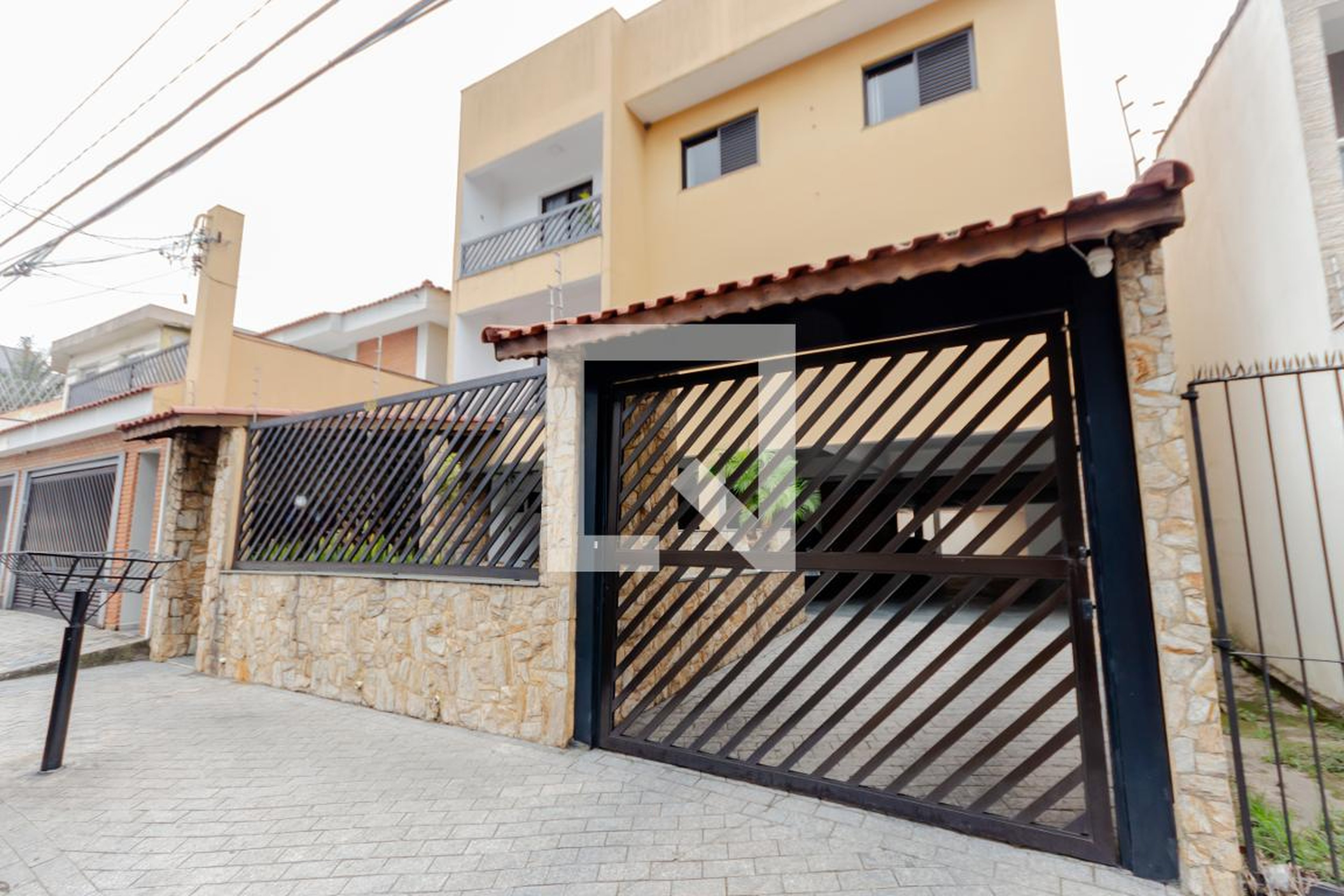 Fachada Condomínio em Rua Álvaro Anes, 448