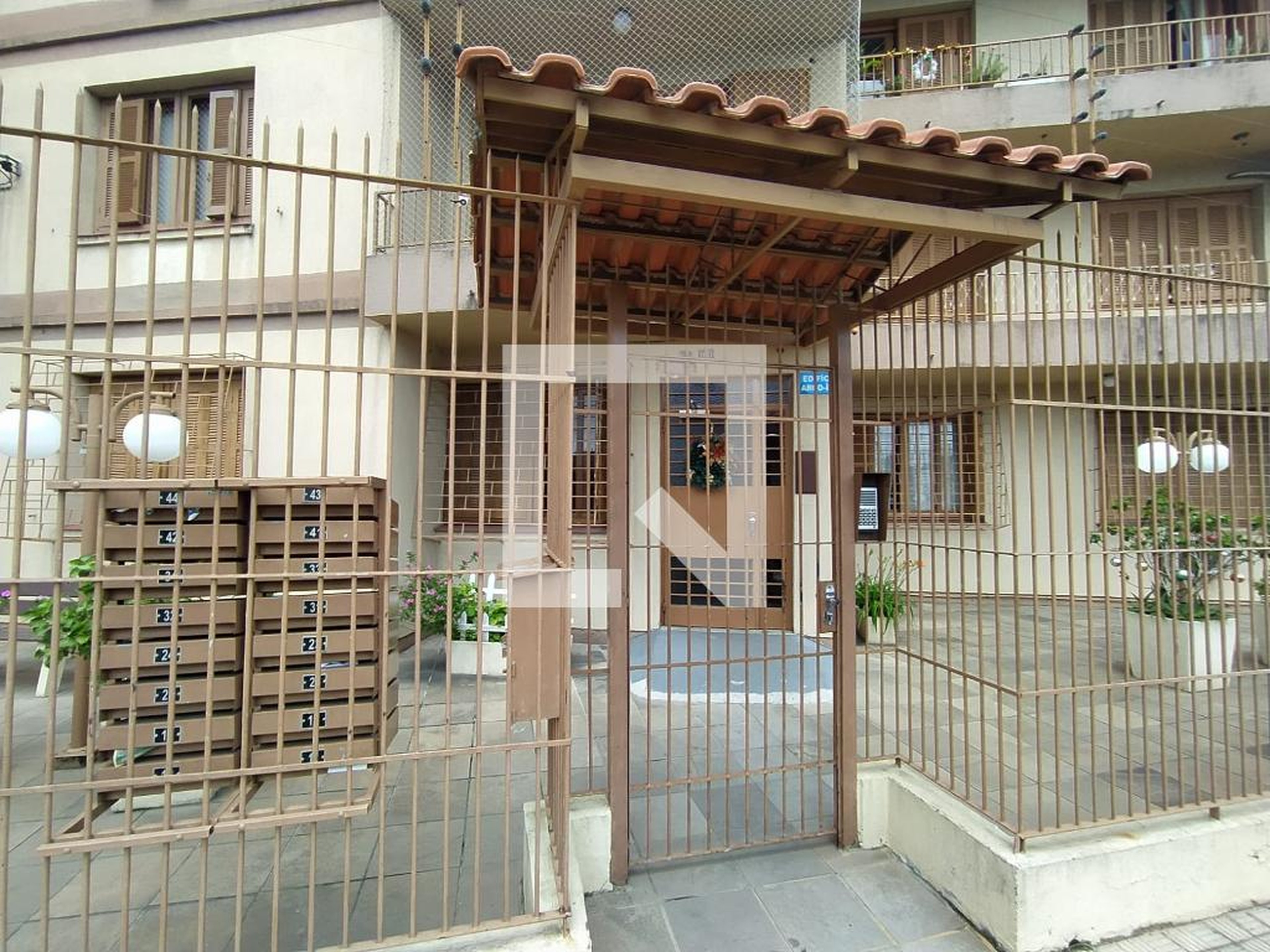 Fachada Condomínio em Rua Cândido Machado, 160