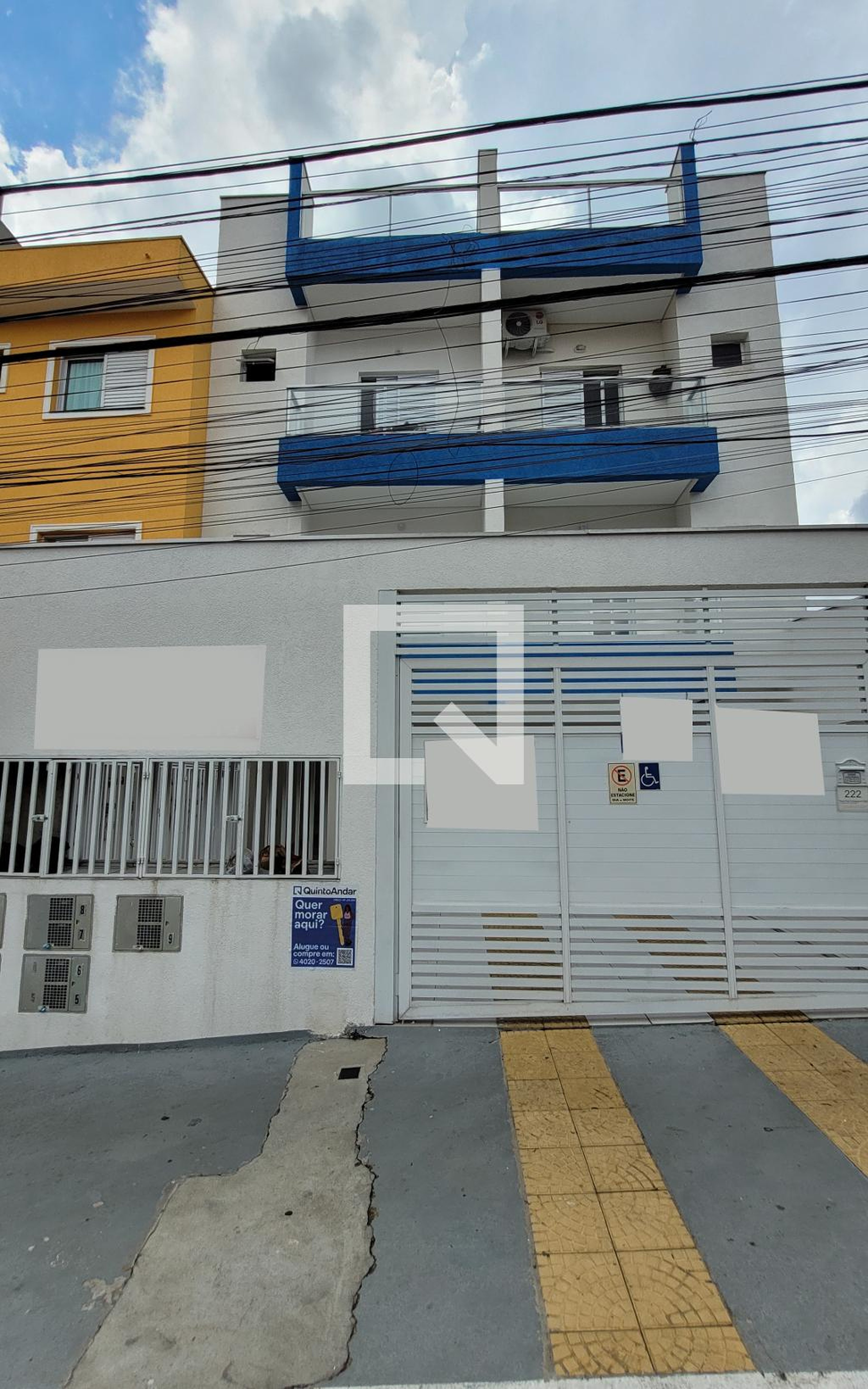Fachada Condomínio em Rua Frei Caneca, 222