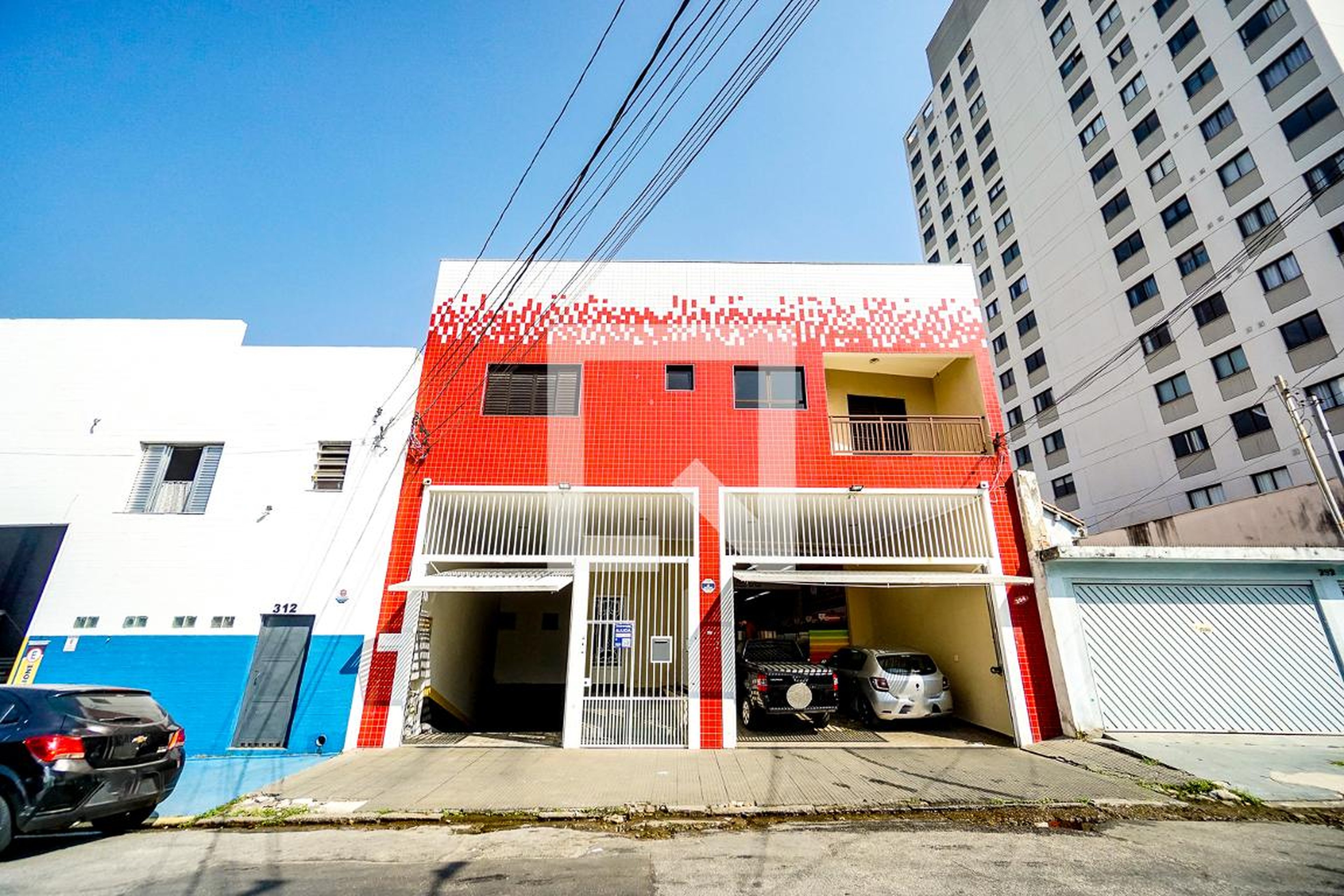 Fachada Condomínio em Rua Cândido Vale, 304