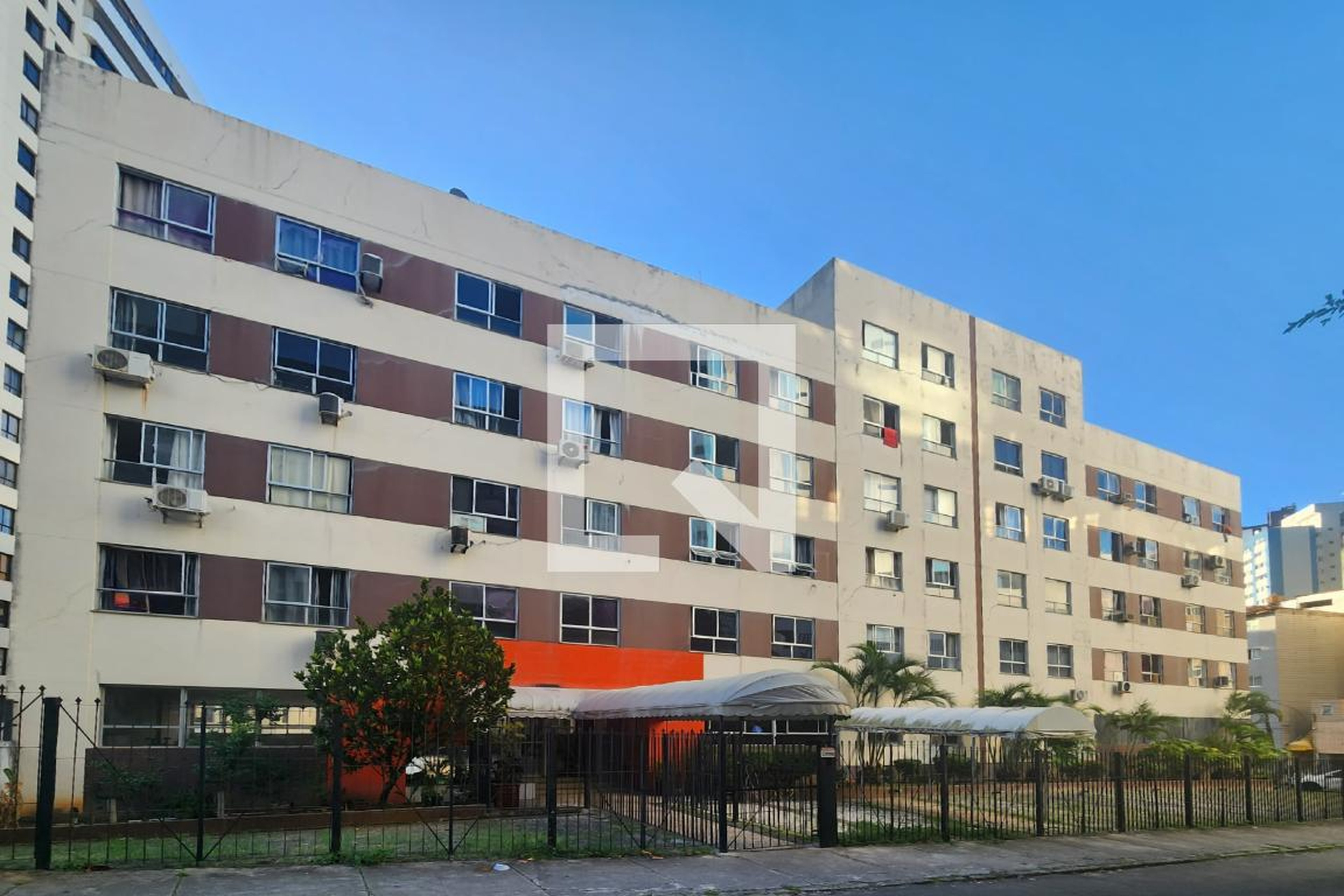 Fachada Condomínio em Rua Monsenhor Ápio Silva, 107