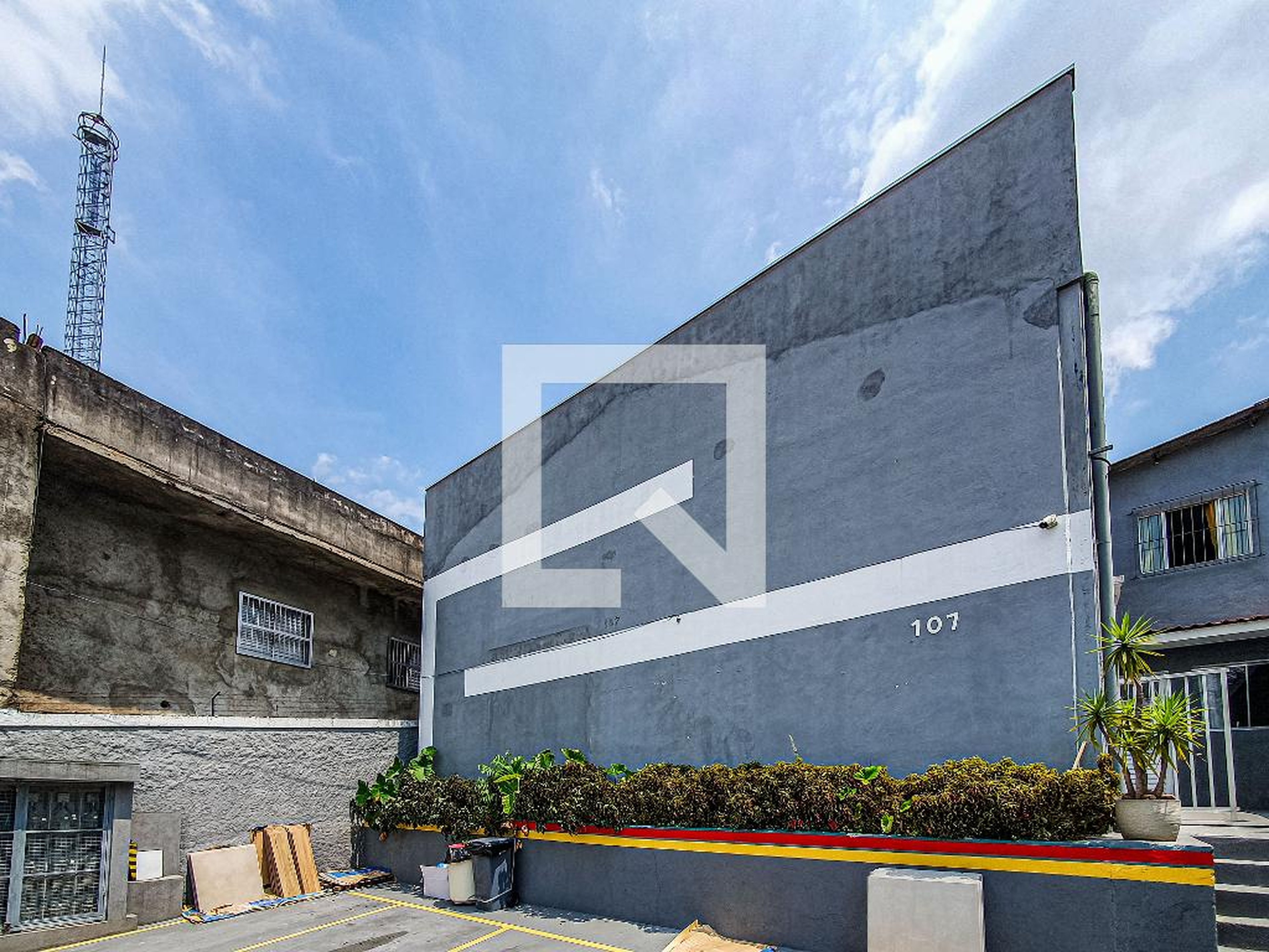 Fachada Condomínio em Rua Catalunha, 107