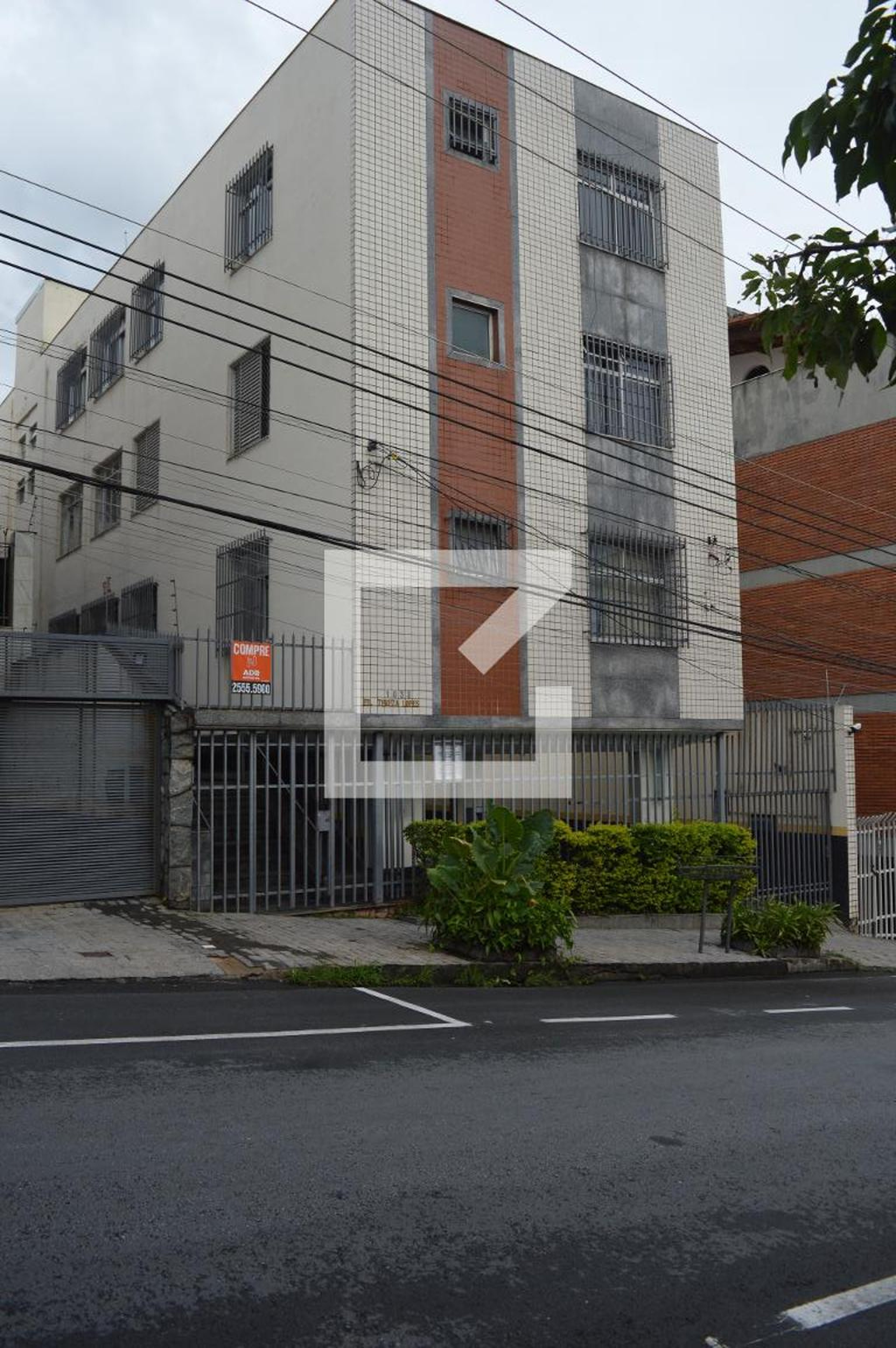 Fachada Condomínio em Rua General Andrade Neves, 1033