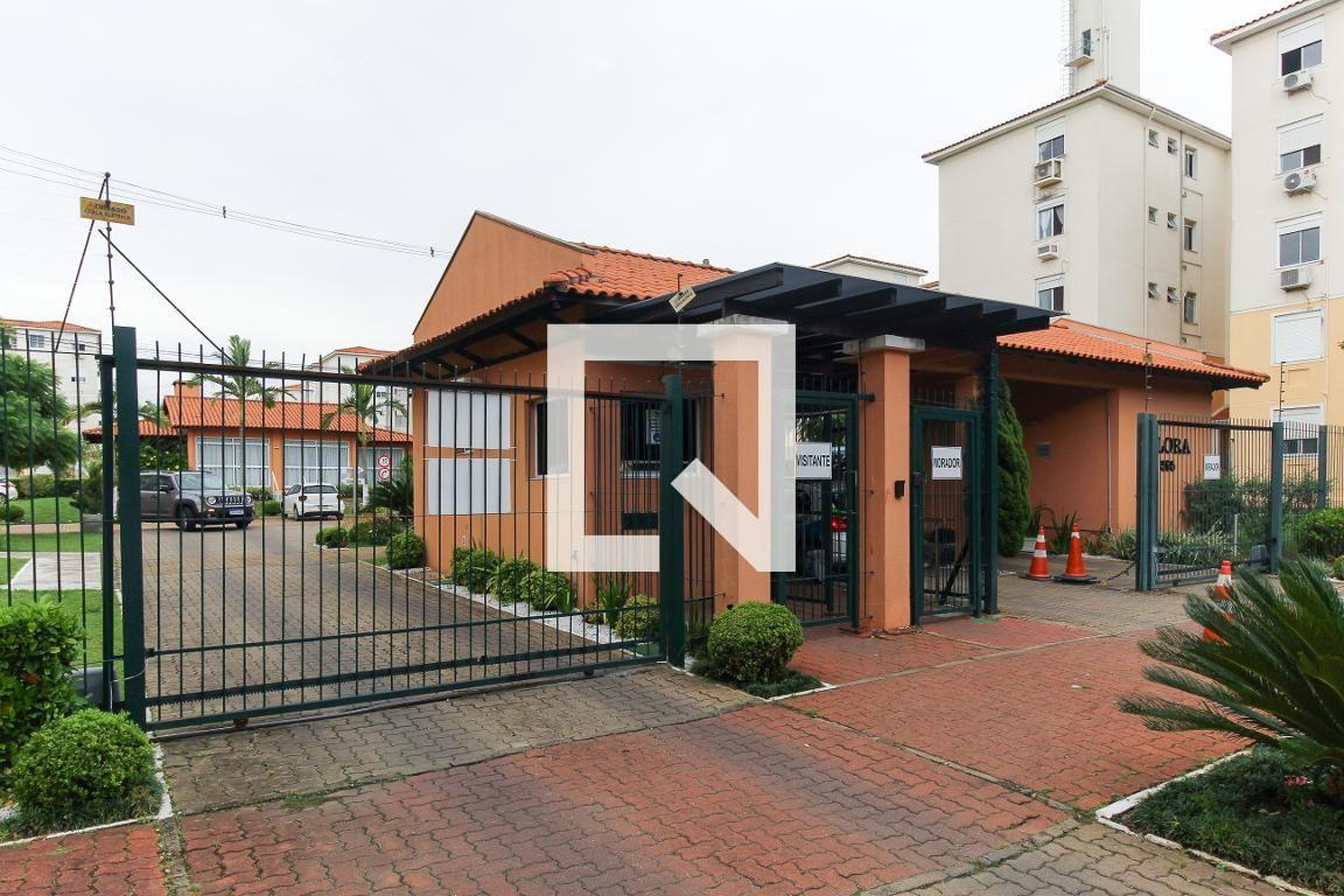 Fachada do condomínio Condomínio Rossi Flora