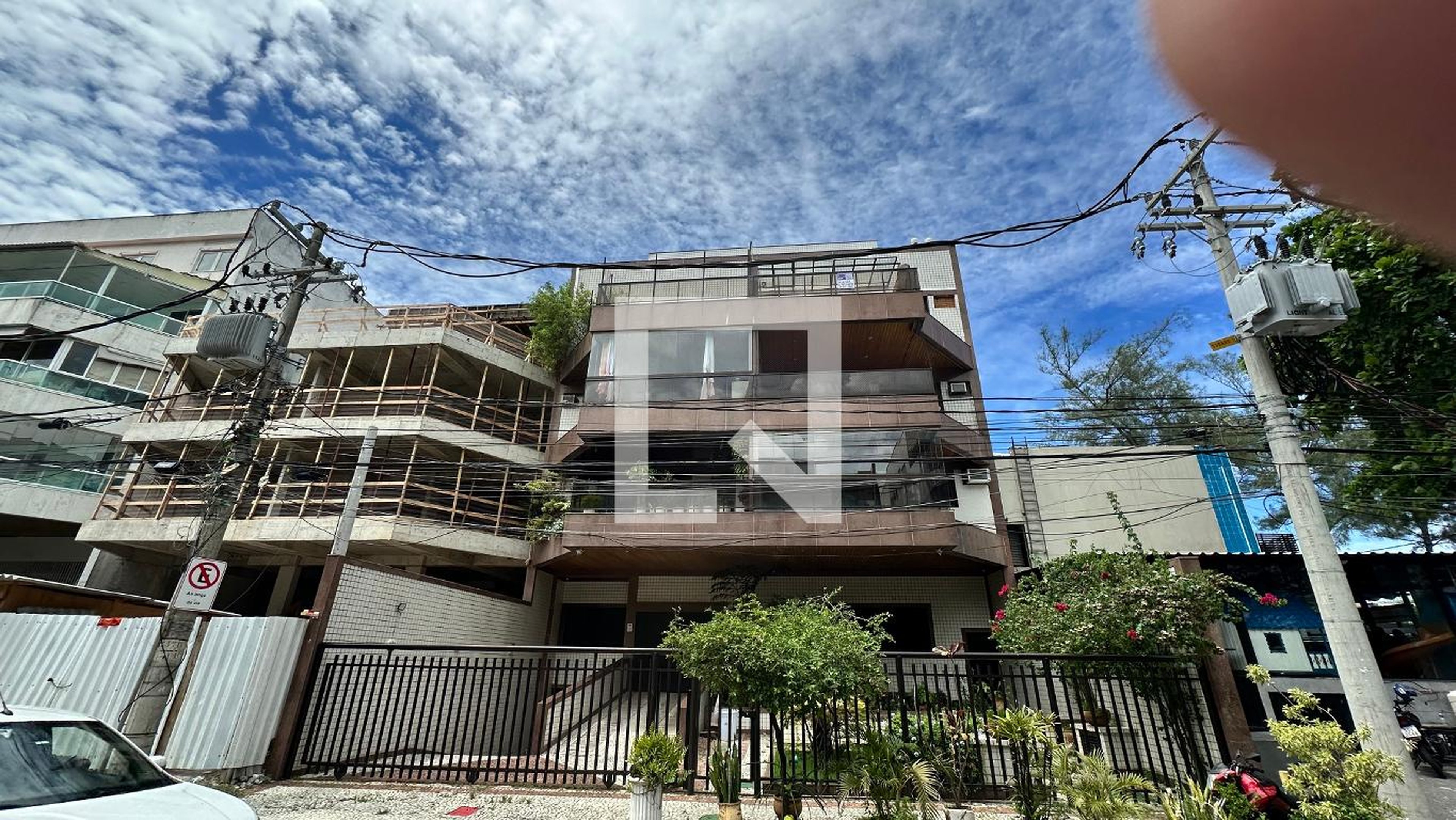 Fachada Condomínio em Avenida Lúcio Costa, 16400