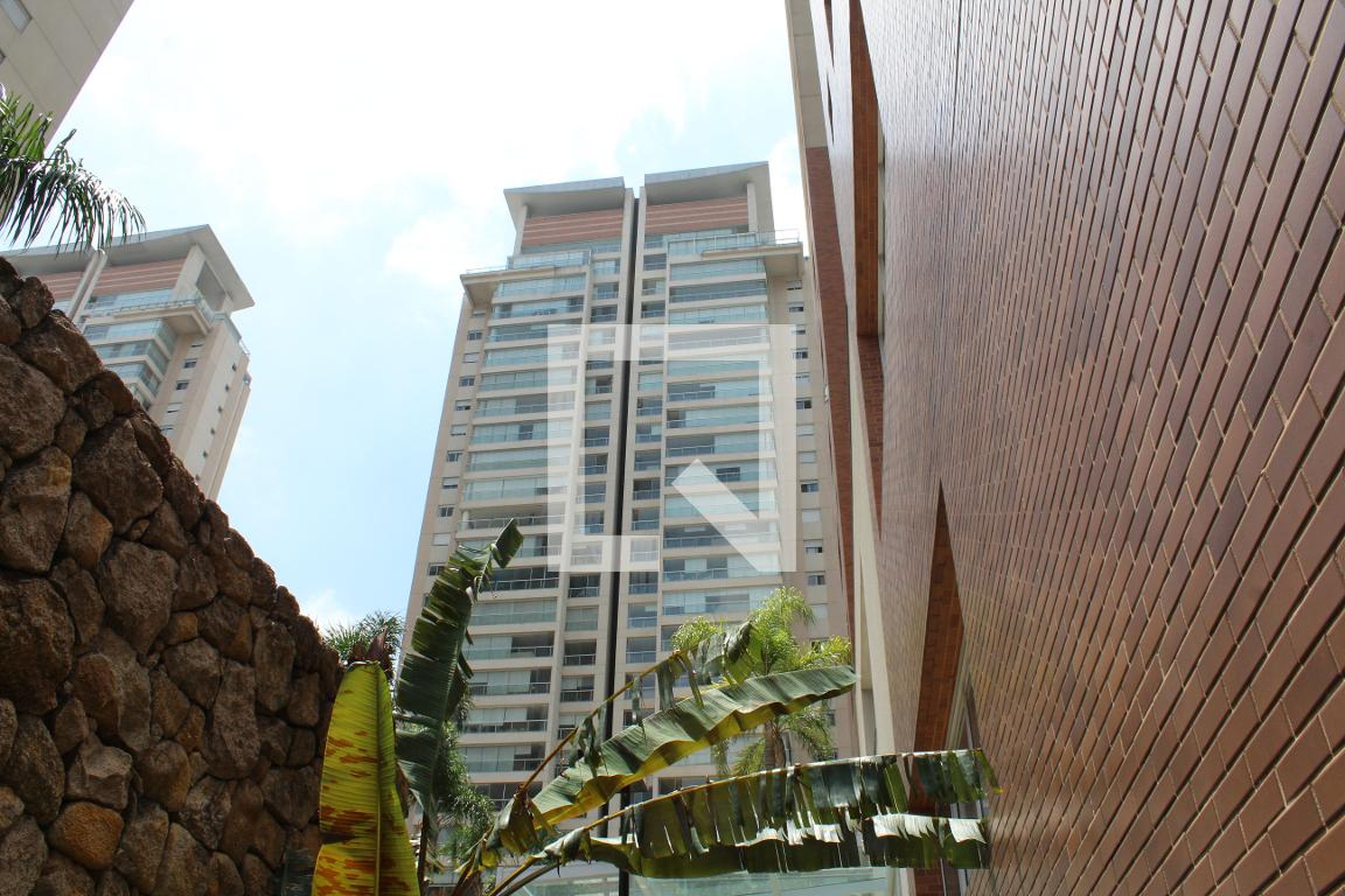 Fachada do Prédio Condomínio Plaza Mayor