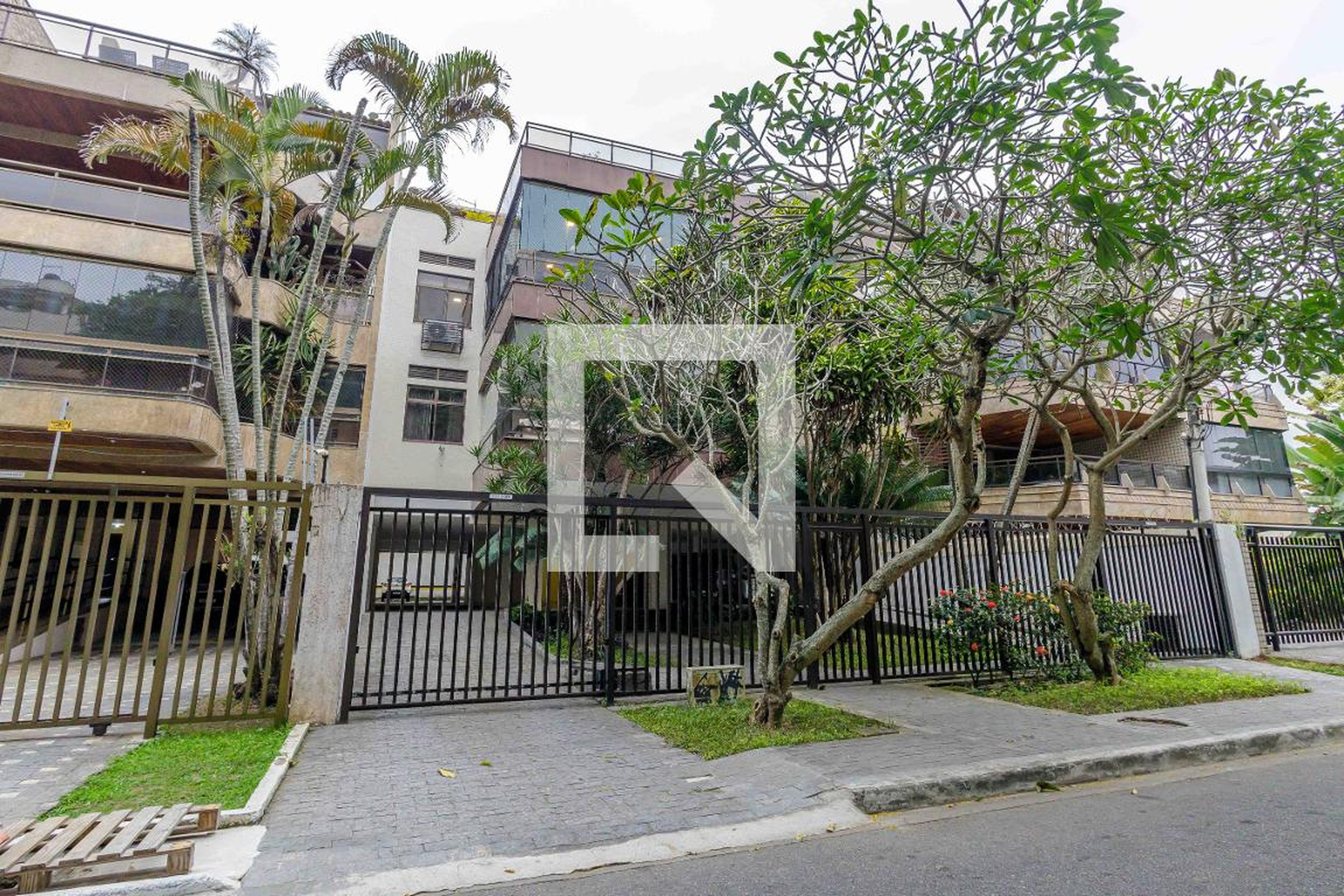 Fachada Condomínio em Rua José Américo de Almeida, 135