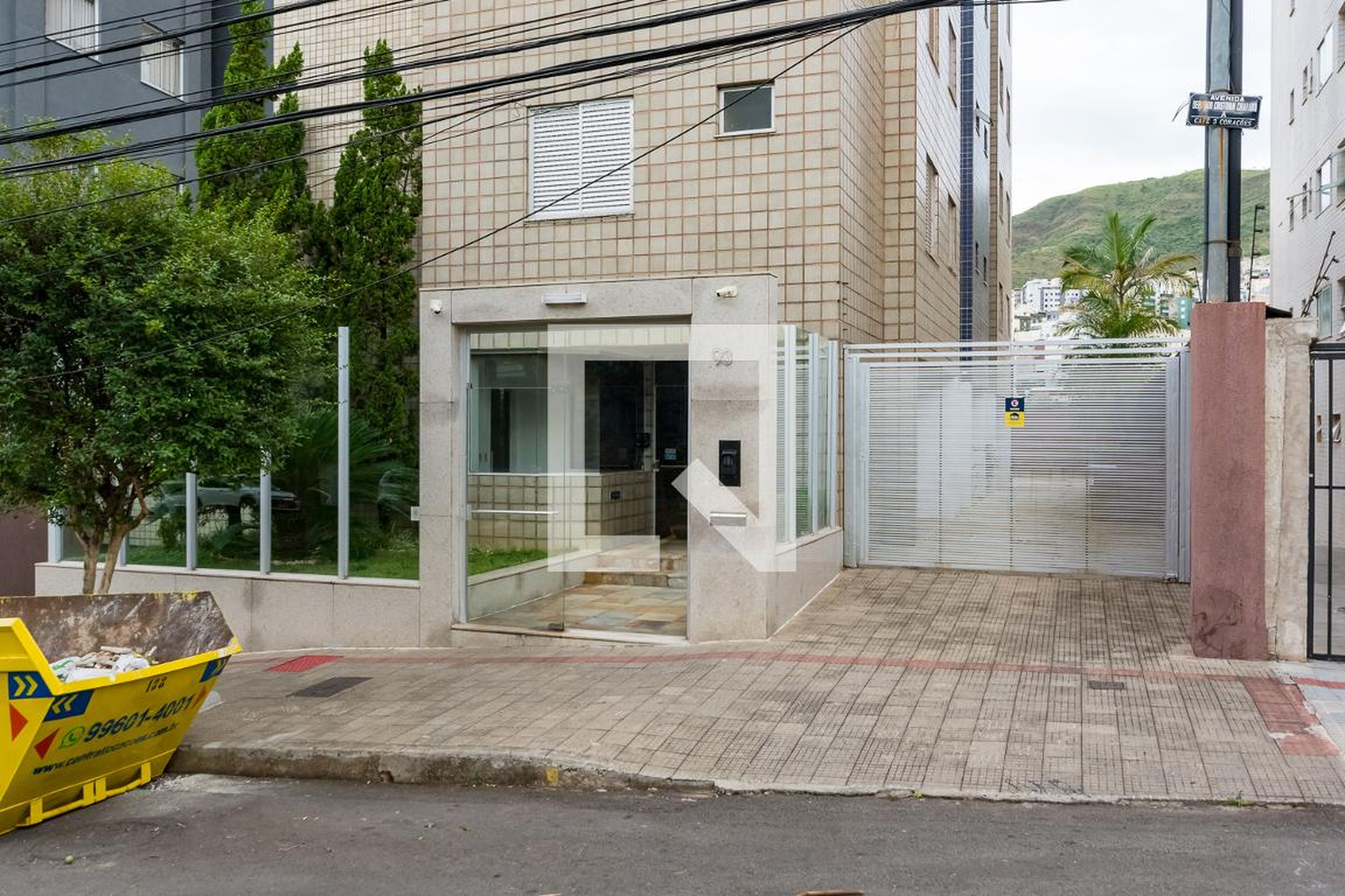 Fachada Condomínio em Avenida Deputado Cristovam Chiaradia, 93