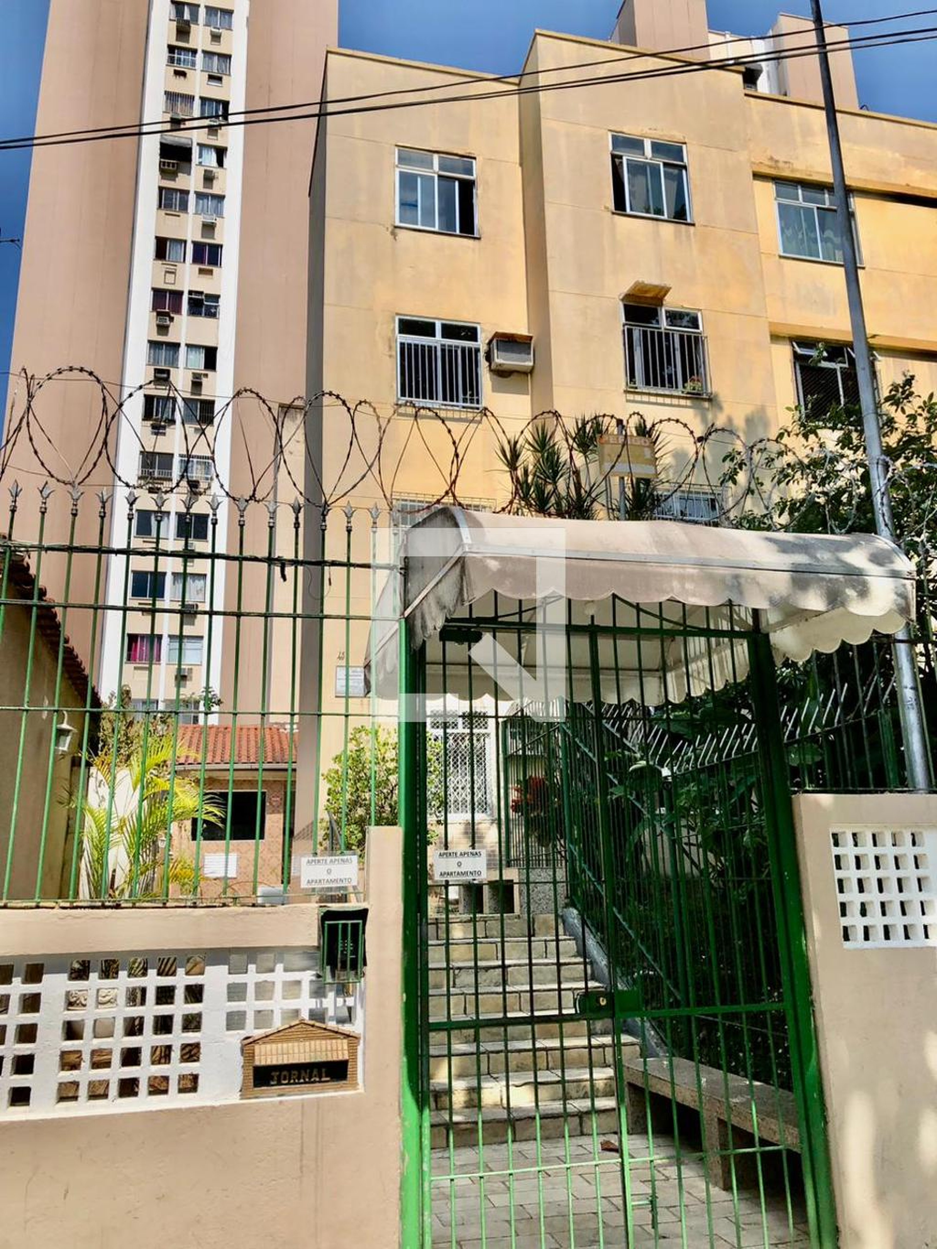 Fachada do Prédio Condomínio em Rua Nelsom Faria Castro, 4