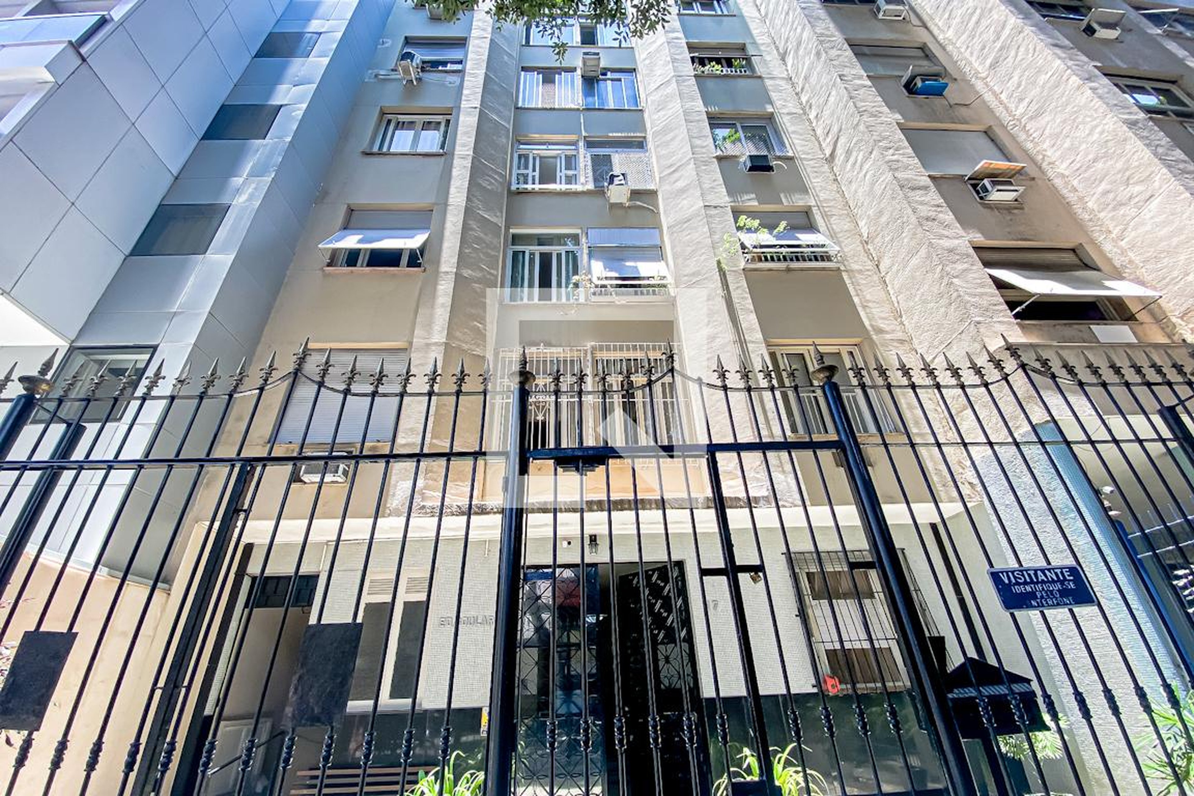 Fachada Condomínio em Rua Arthur Bernardes, 17