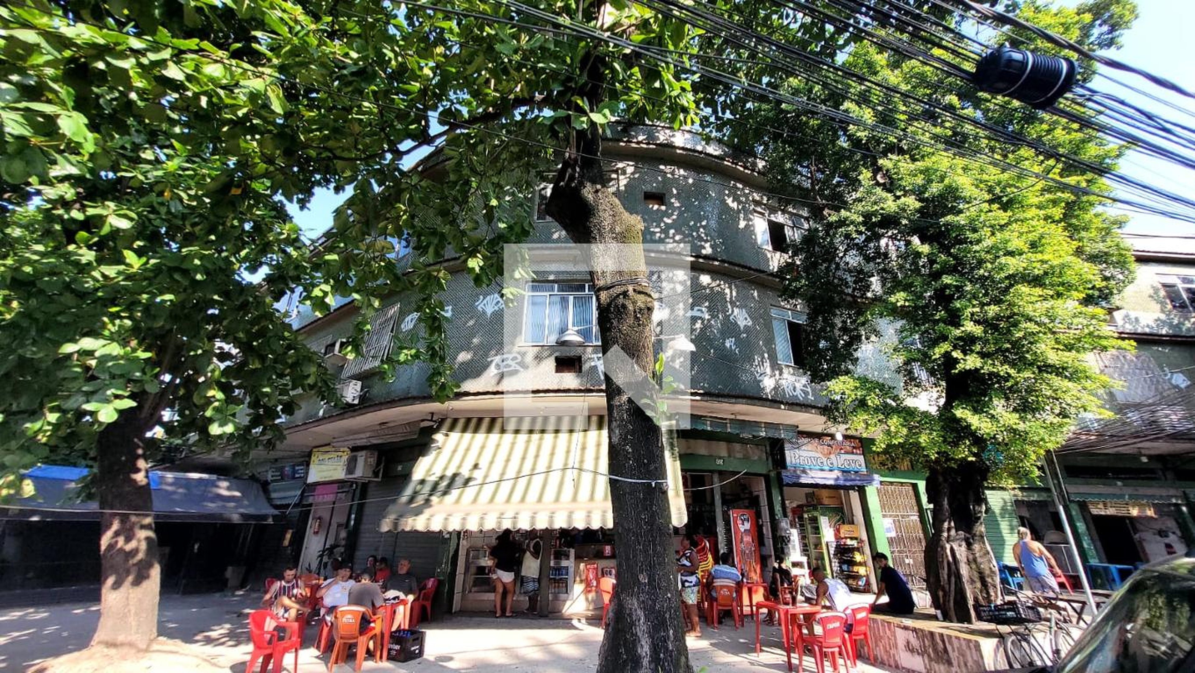 Fachada Condomínio em Praça São João Berchmarns, 40