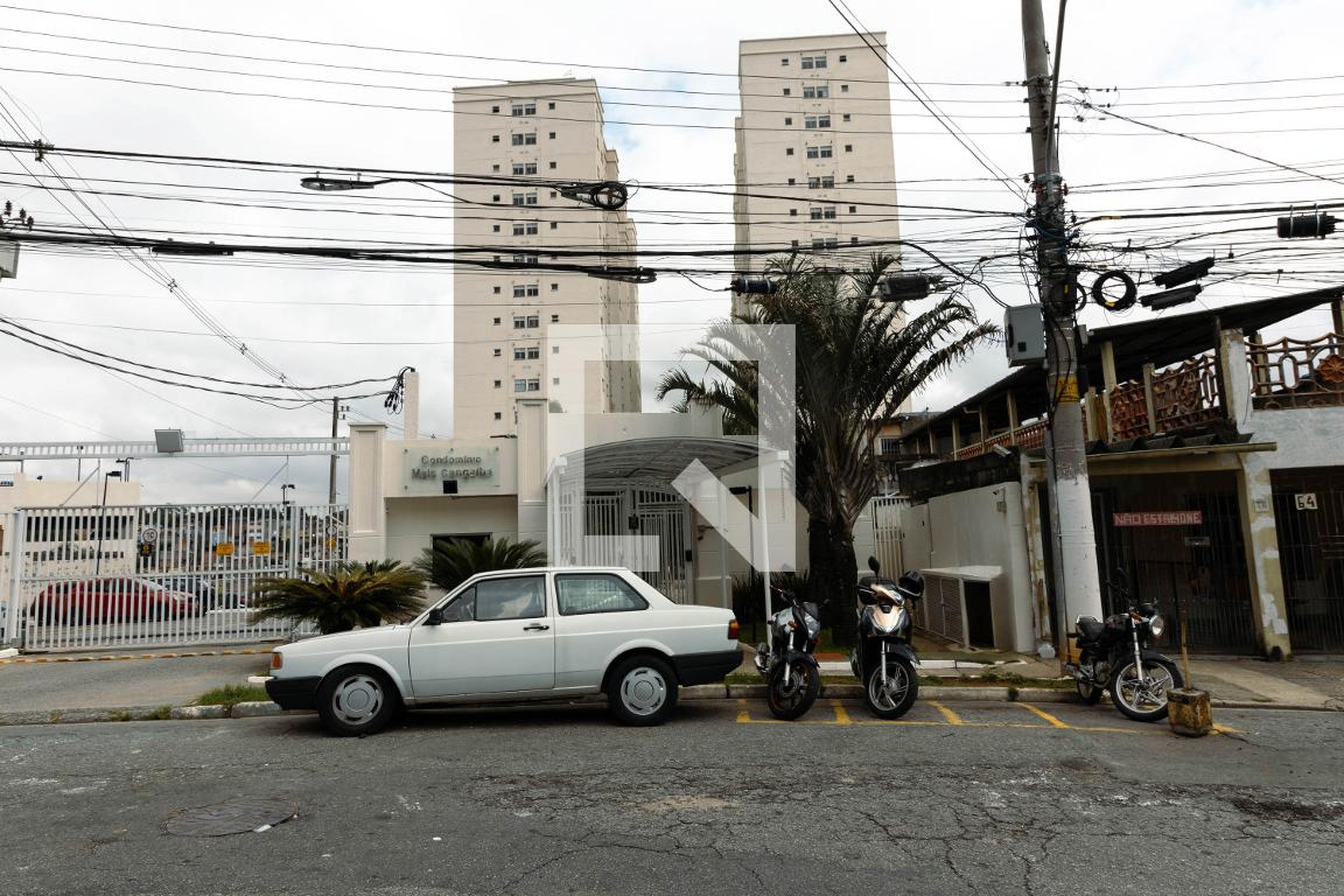 Fachada Condomínio em Rua Carlos Bigatti, 41