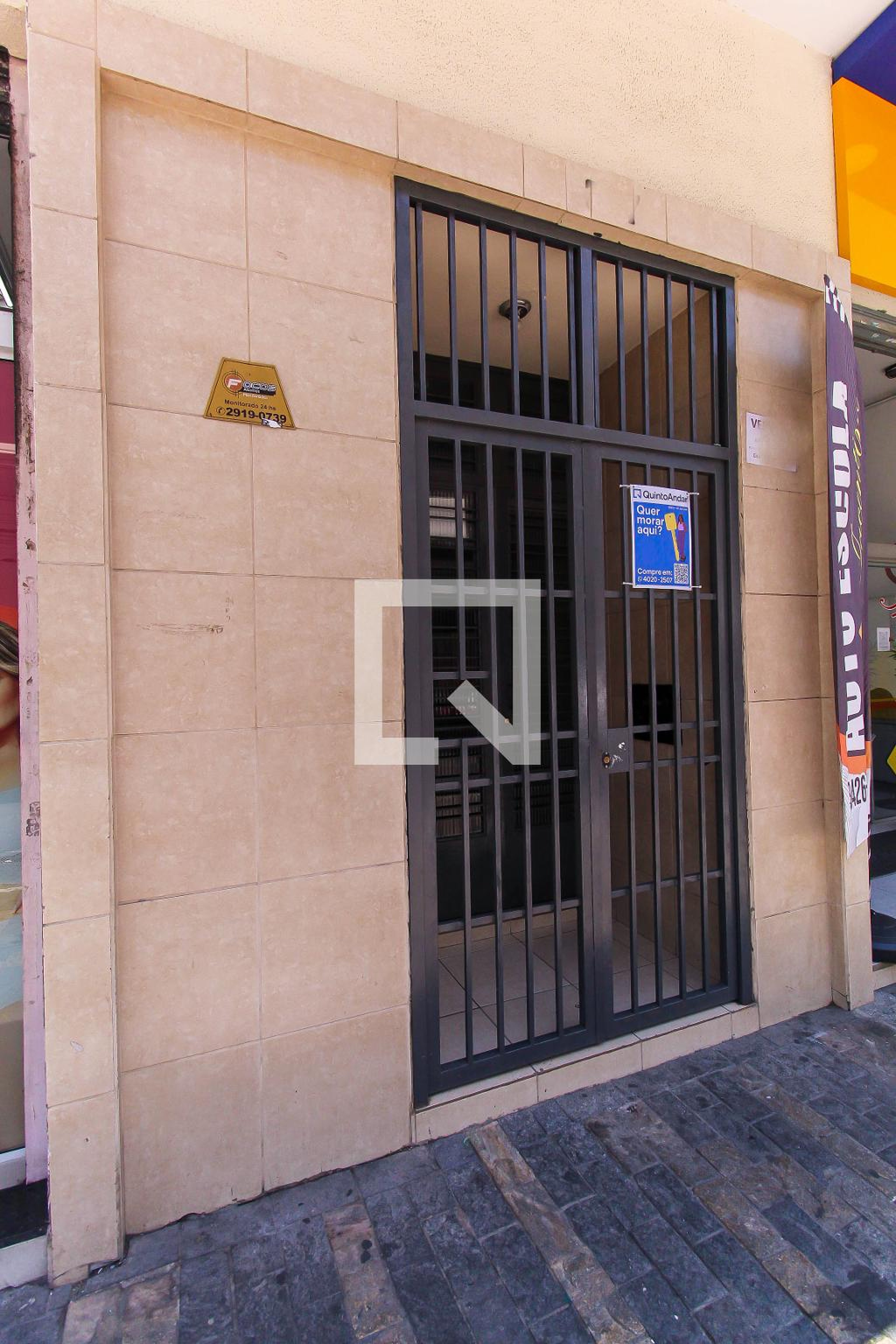 Fachada Condomínio em Rua Doutor Carlos Botelho, 7