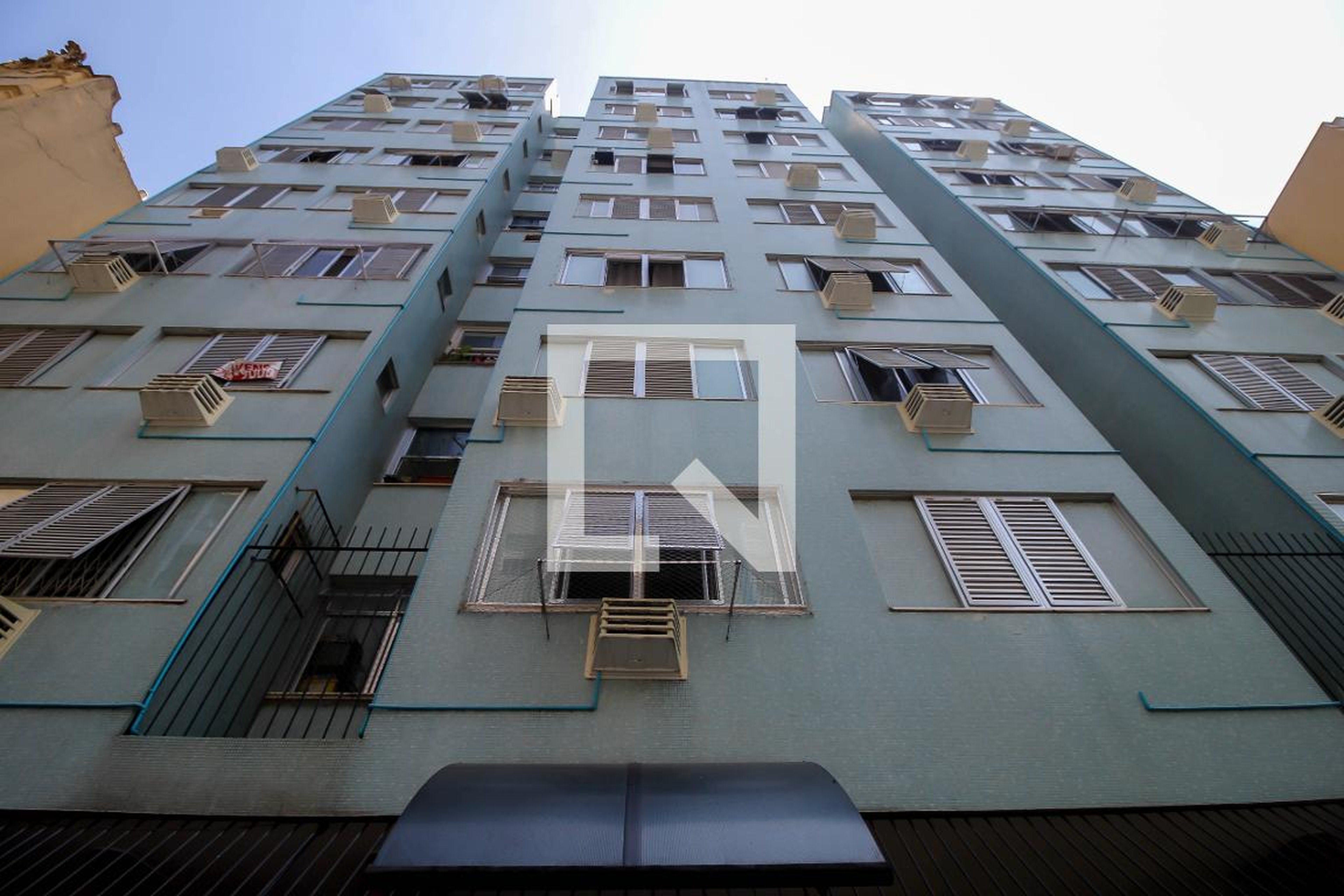 Fachada do Prédio Condomínio em Rua Correia Dutra, 73