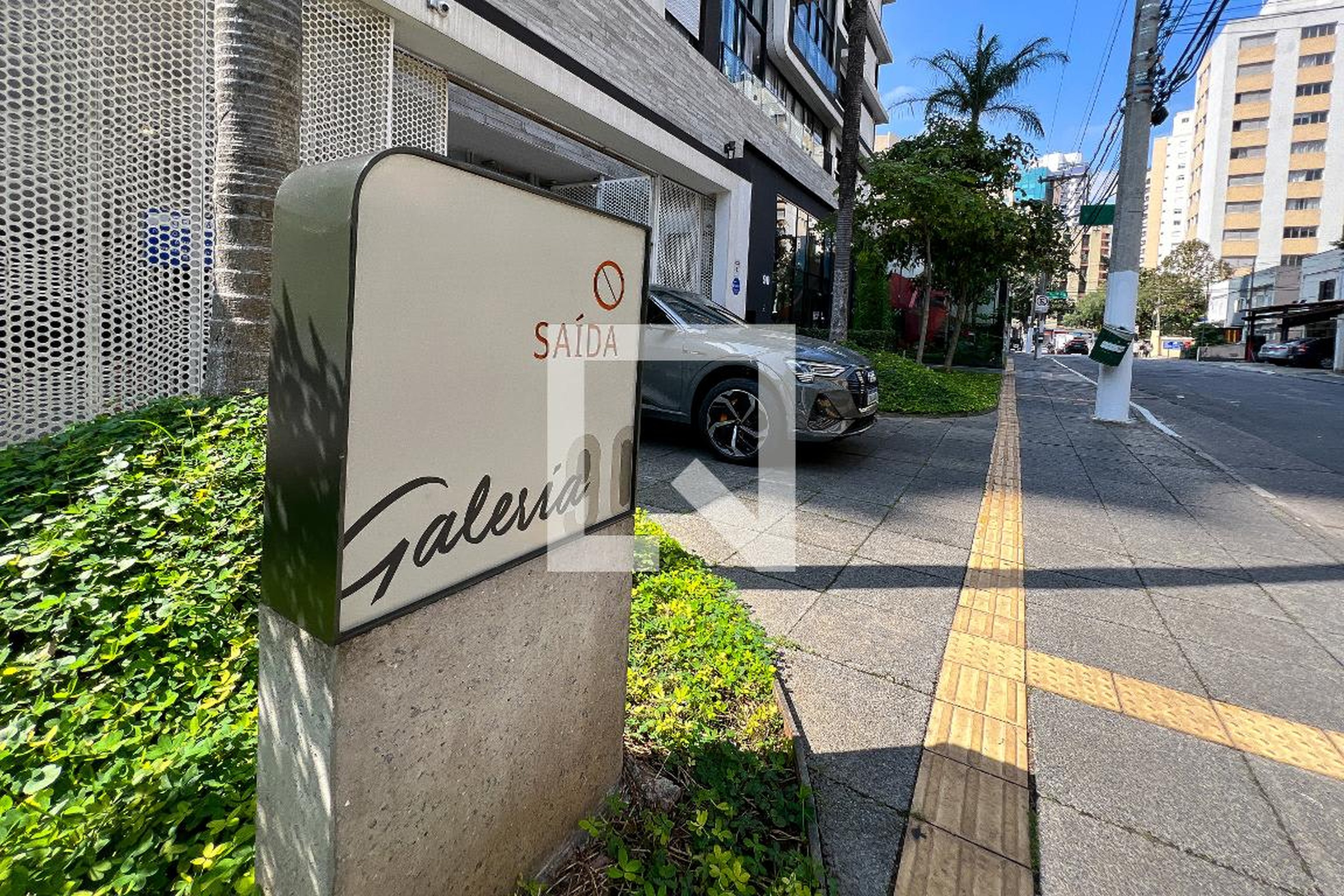 Fachada Condomínio em Rua Casa do Ator, 232